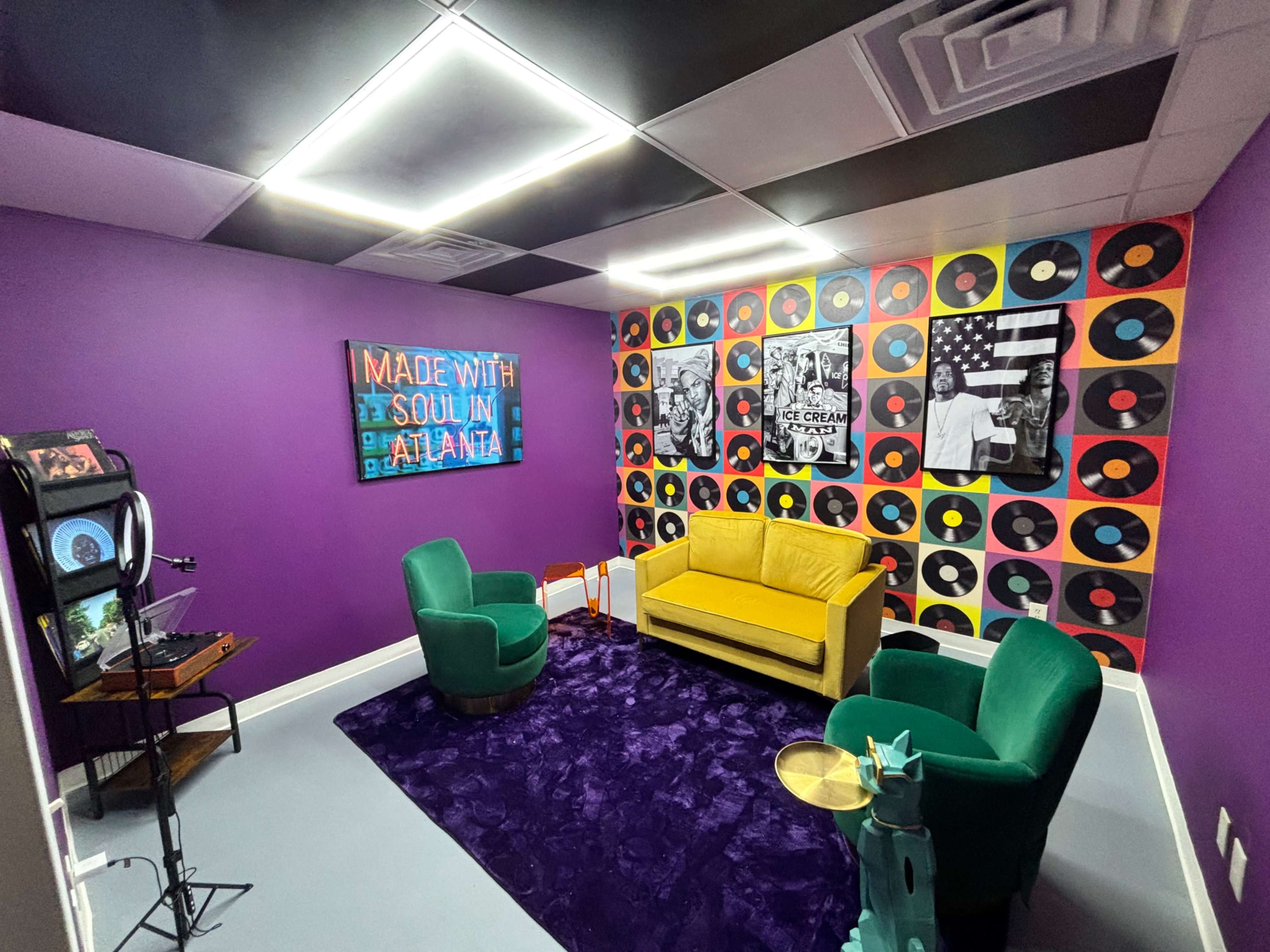 Edgewood Vibes Vinyl Themed Lounge Image in Chamblee, Atlanta, GA