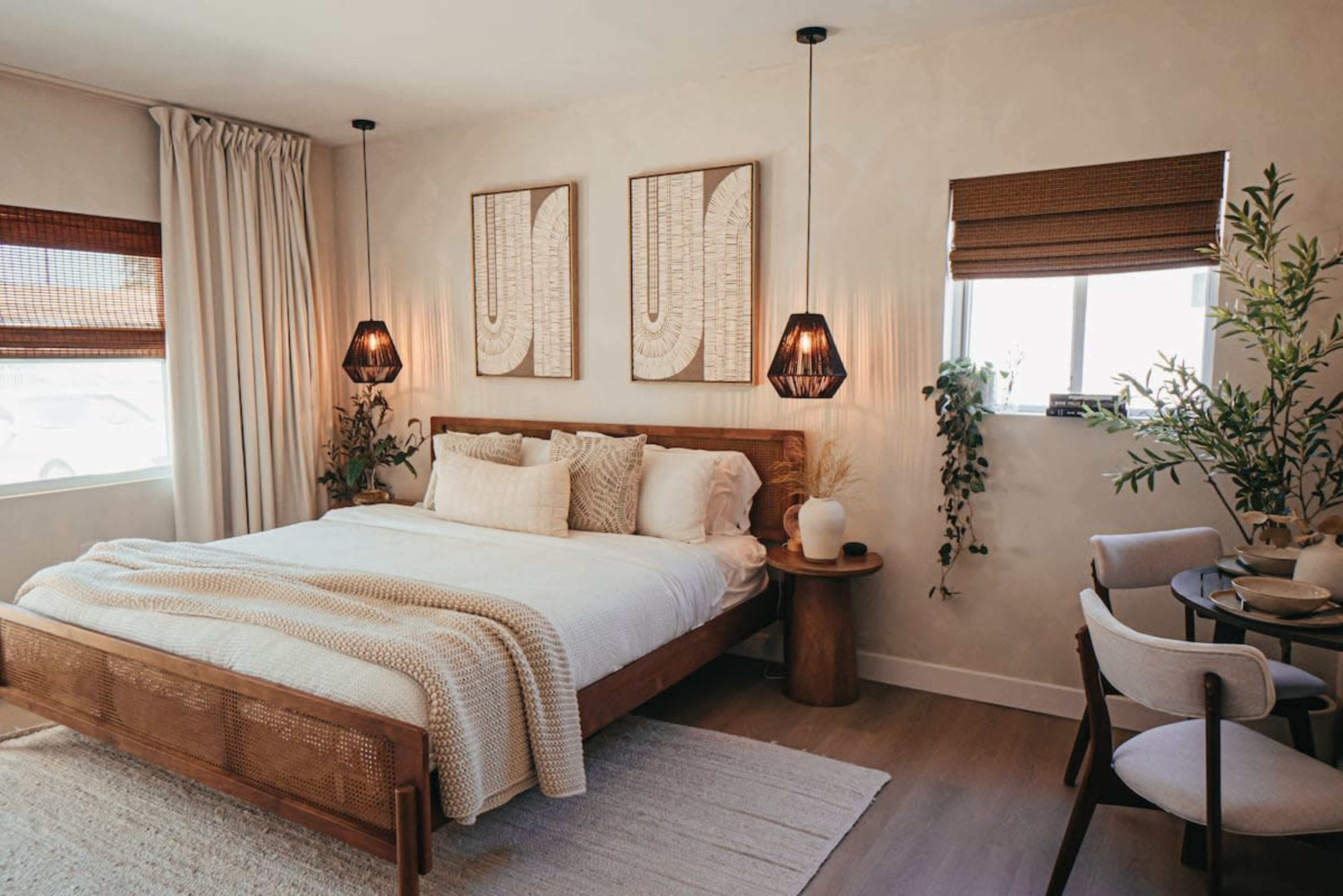 Modern Luxury Home with nice Design - Kitchen, Pool, Backyard Image in Jungle Terrace, St Petersburg, FL