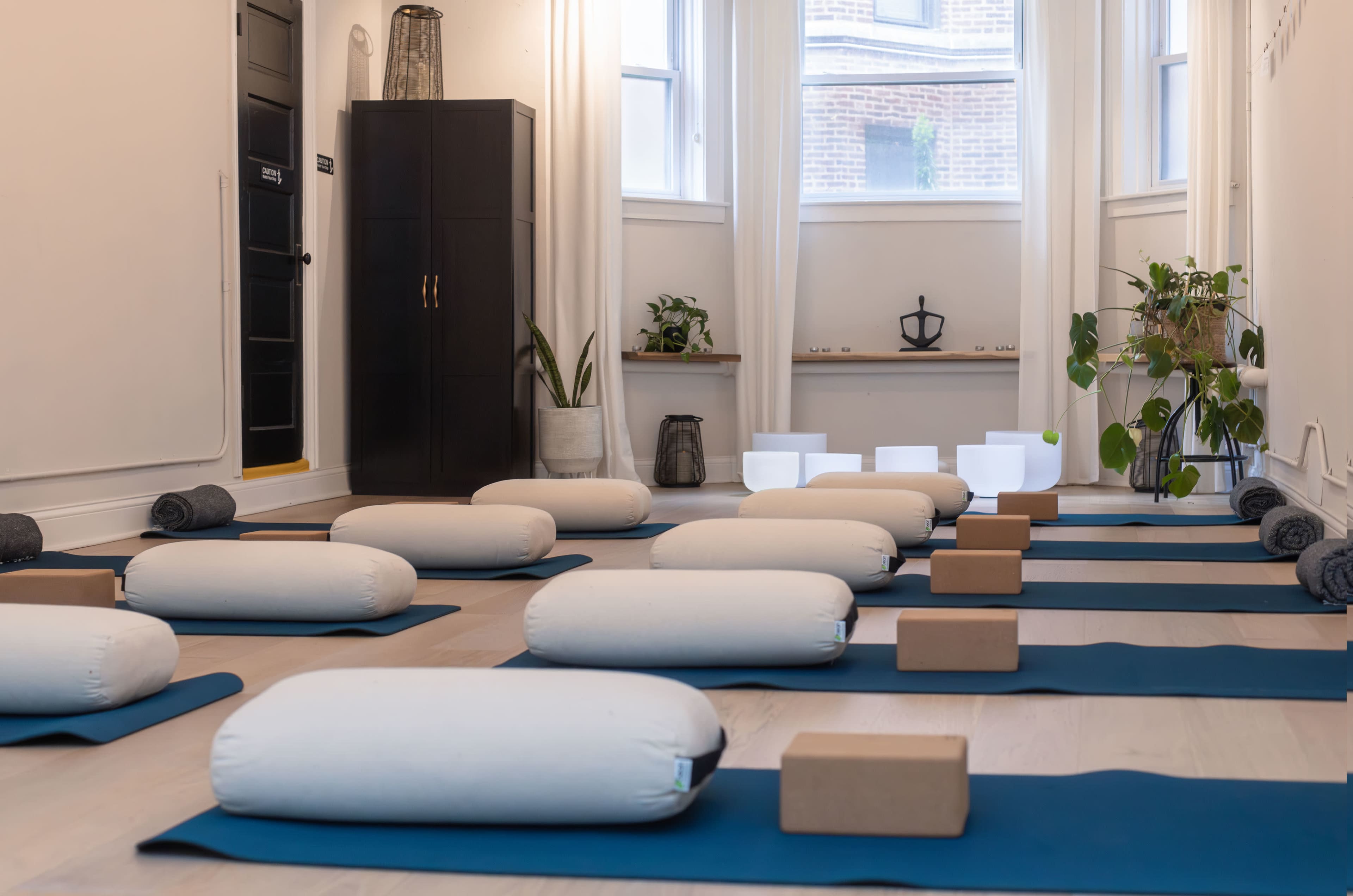 Serene Ground-Floor Studio with Natural Light for Classes & Gatherings Image in Lincoln Square, Chicago, IL