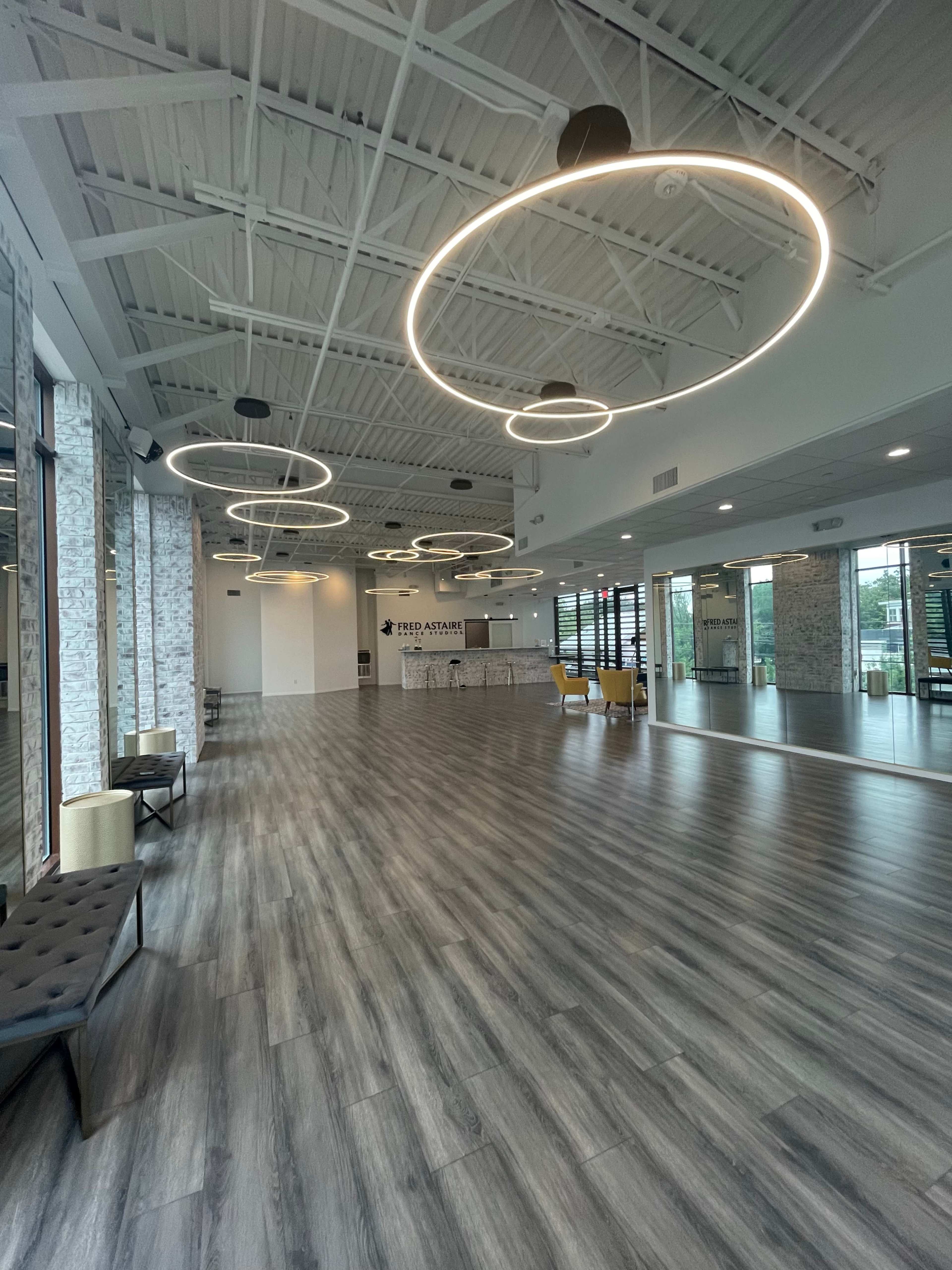 Bright Second-Floor Studio with Natural Light Overlooking 11th Street Image in Greater Heights, Houston, TX