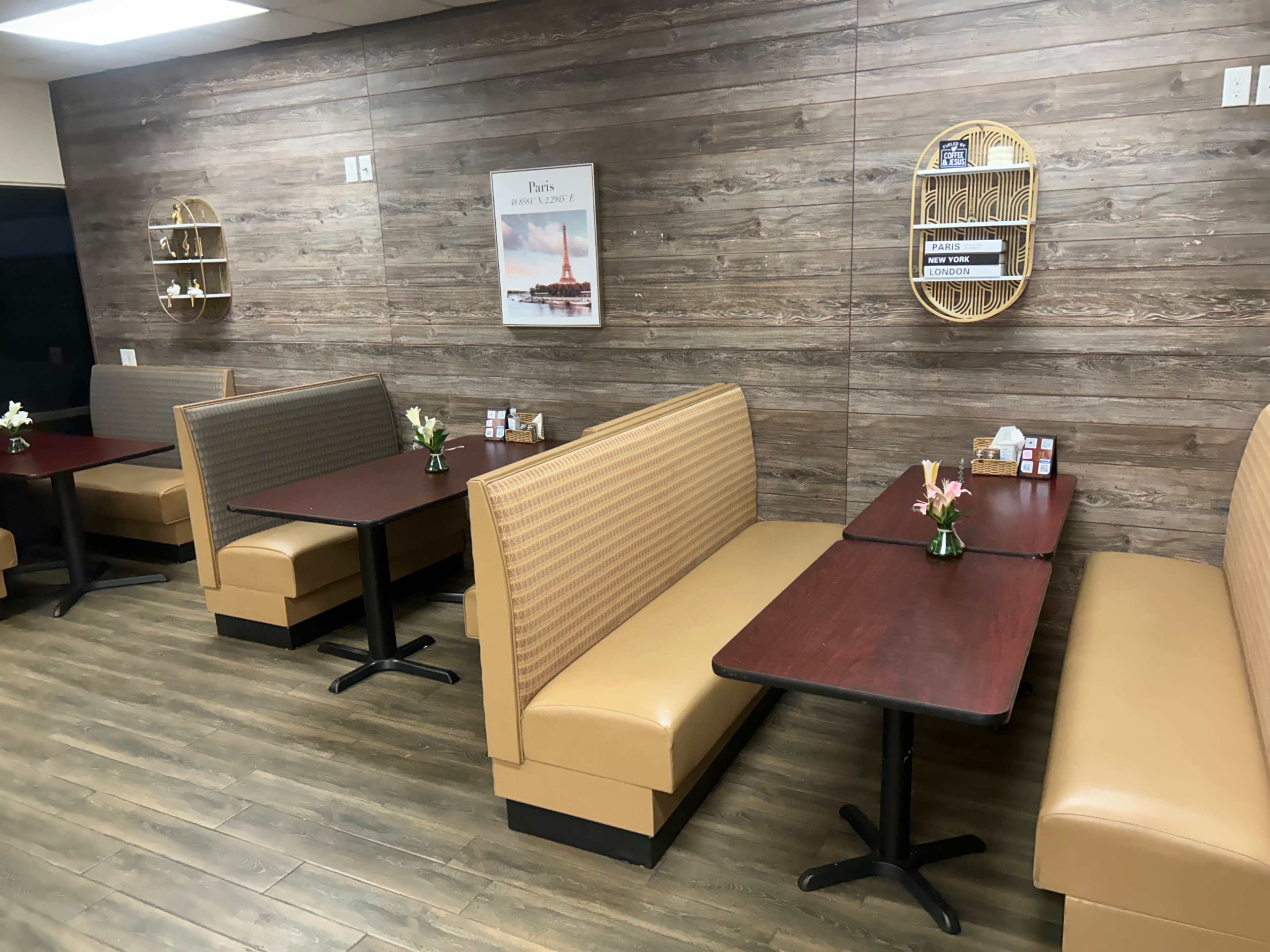 Cozy Urban Meeting Space in a Quiet Jacksonville Plaza Image in Holiday Hill, Jax, FL