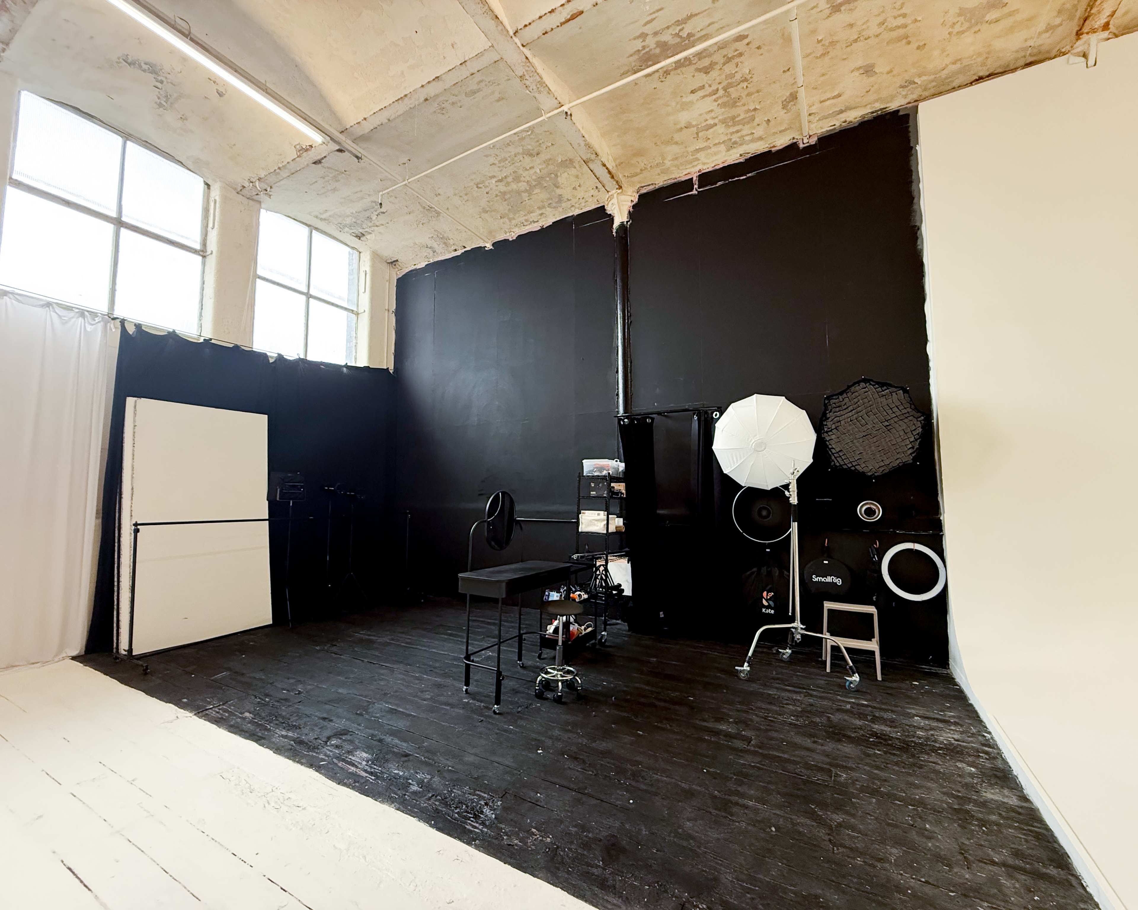 Industrial Mill Creative Space with Infinity Cove 20mins from Manchester City Centre Image in Chadderton, Oldham, Greater Manchester, ENG