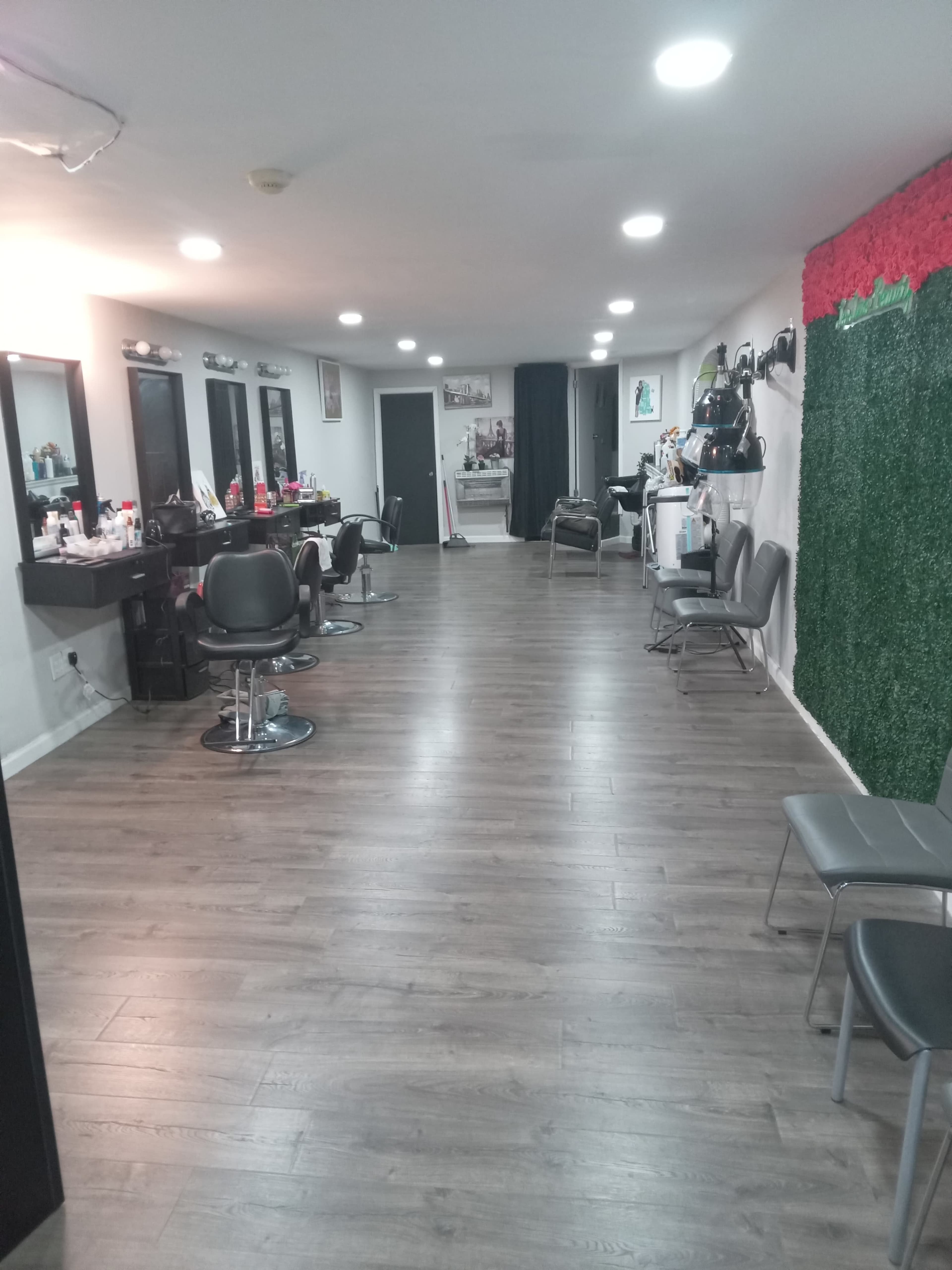 Beautiful, Roomy, Quiet and Professional Salon Image in West Philadelphia, Philadelphia, PA