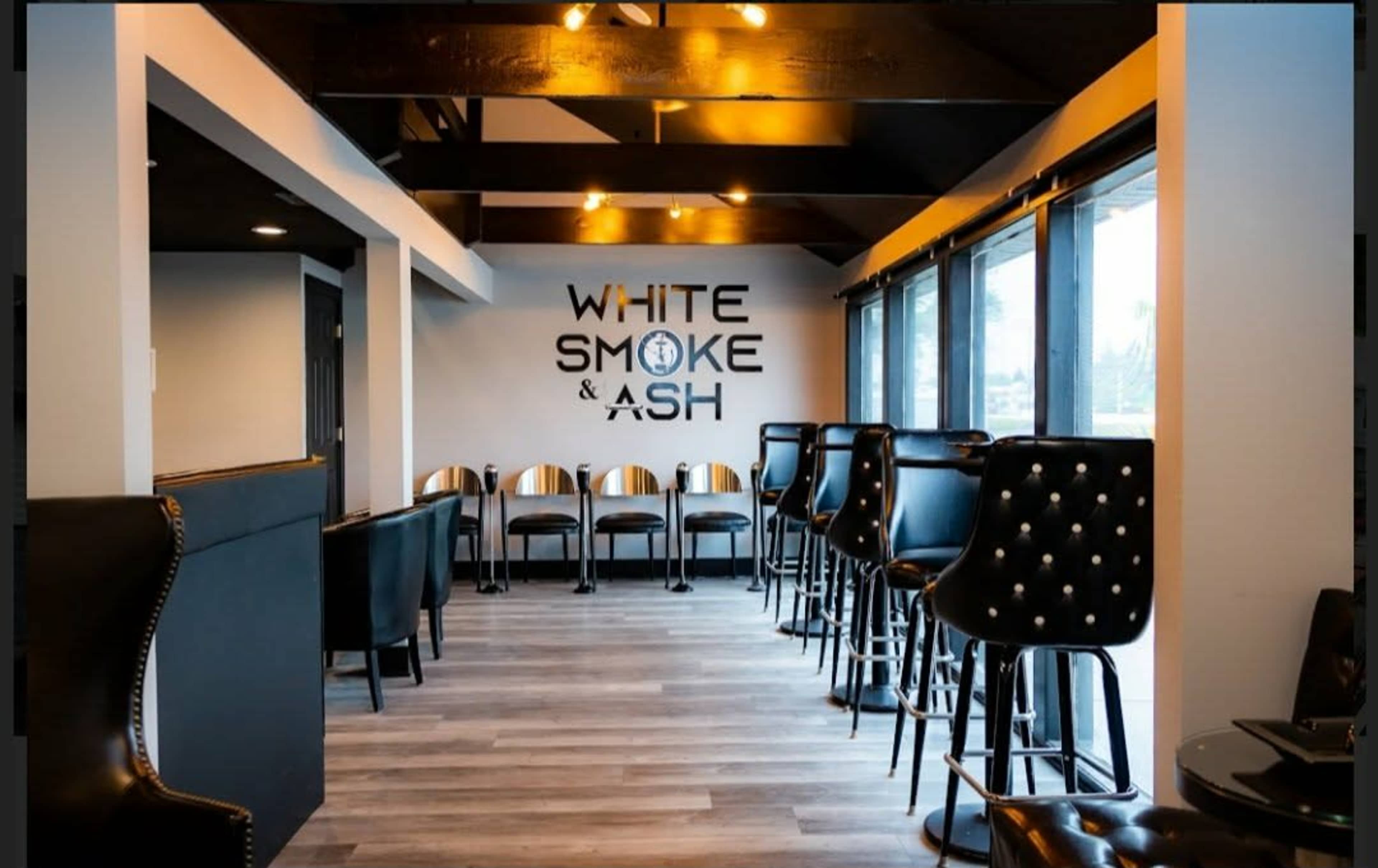 Luxury western suburbs smoke lounge upscale and spacious Image in Lockport Township, Cres hill, IL