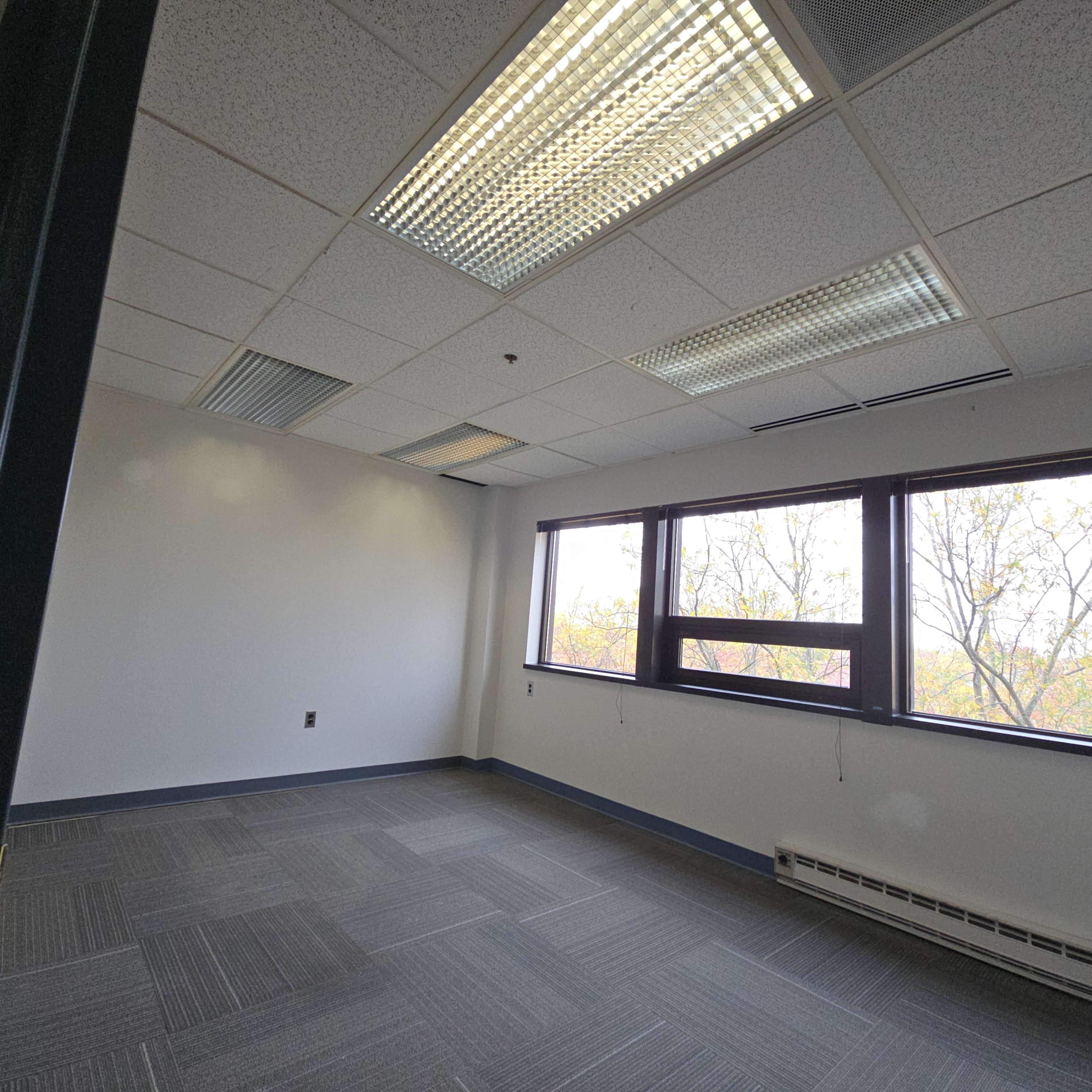 Modern Urban Meeting Room Near Mark Center Image in Alexandria West, Alexandria, VA