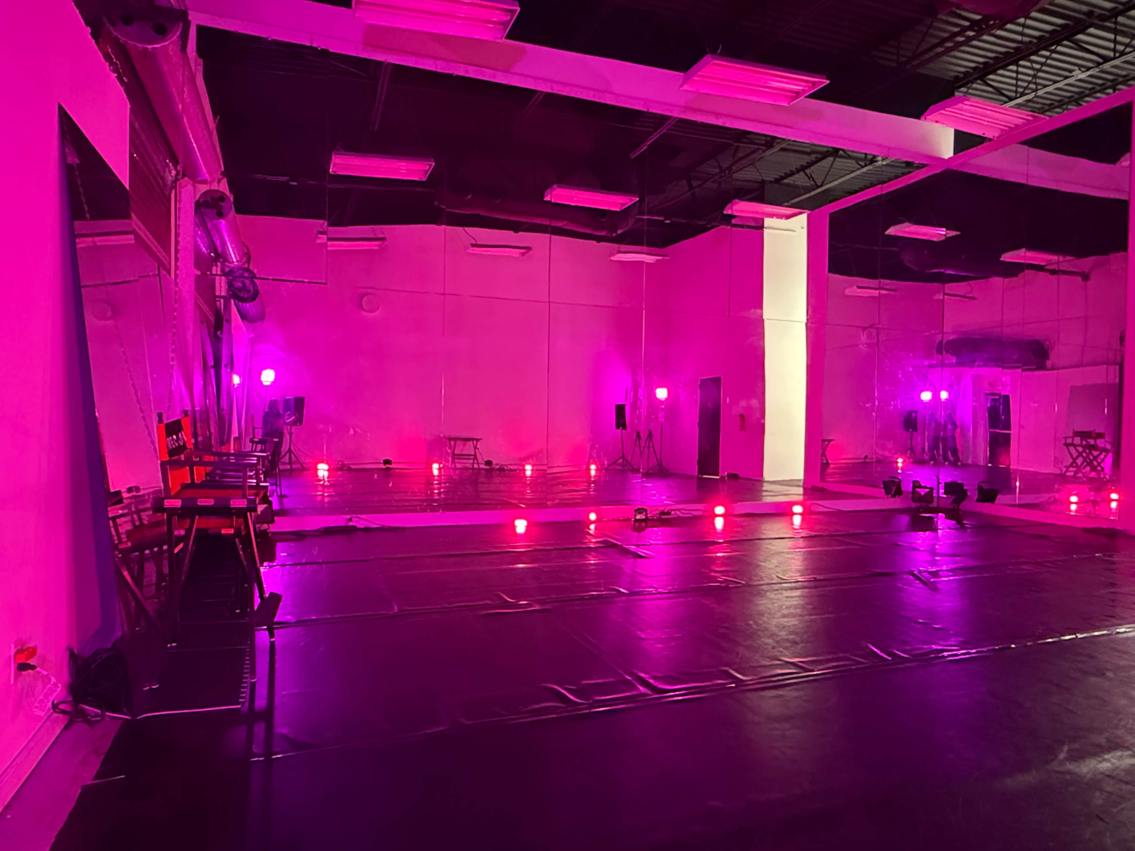 ENTIRE 3500 Sq ft Creative Space Green Screen, Black, & White Cyc Walls with Private Dance Studio Image in Atlanta, Atlanta, GA