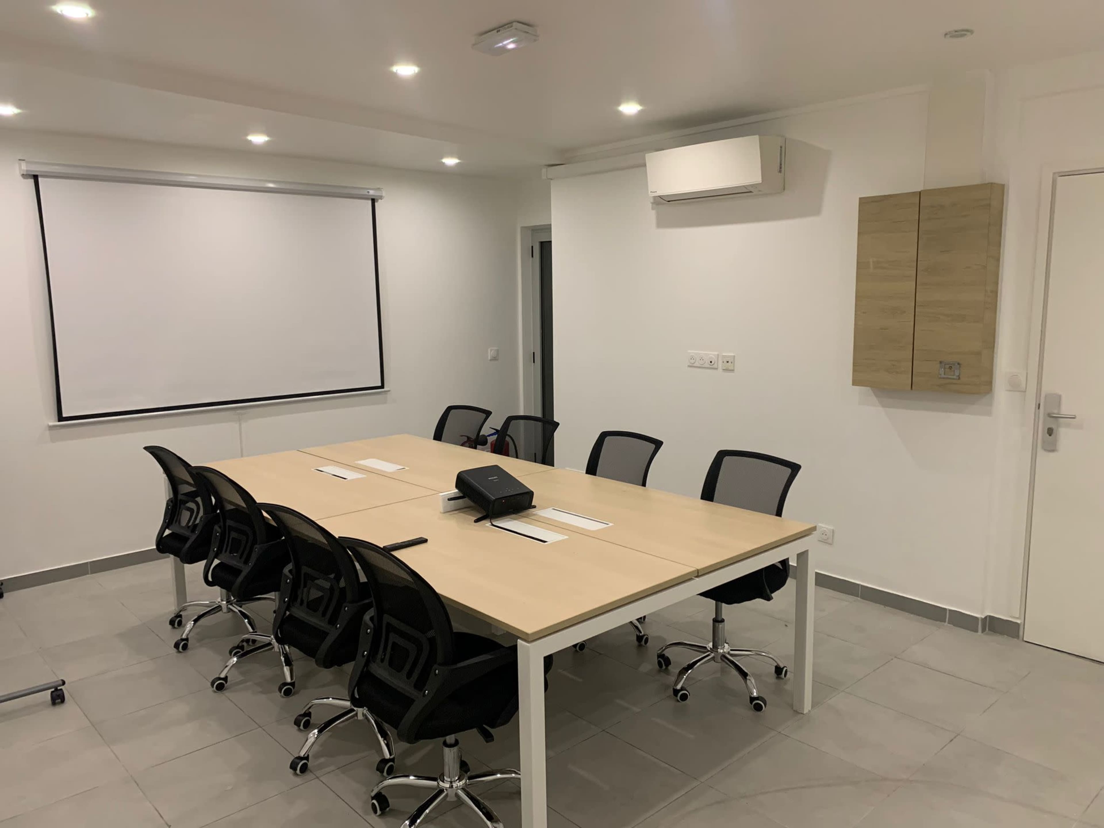 Salle de réunion, bureau avec équipements, salle de formation Image in , FONTENAY SOUS BOIS