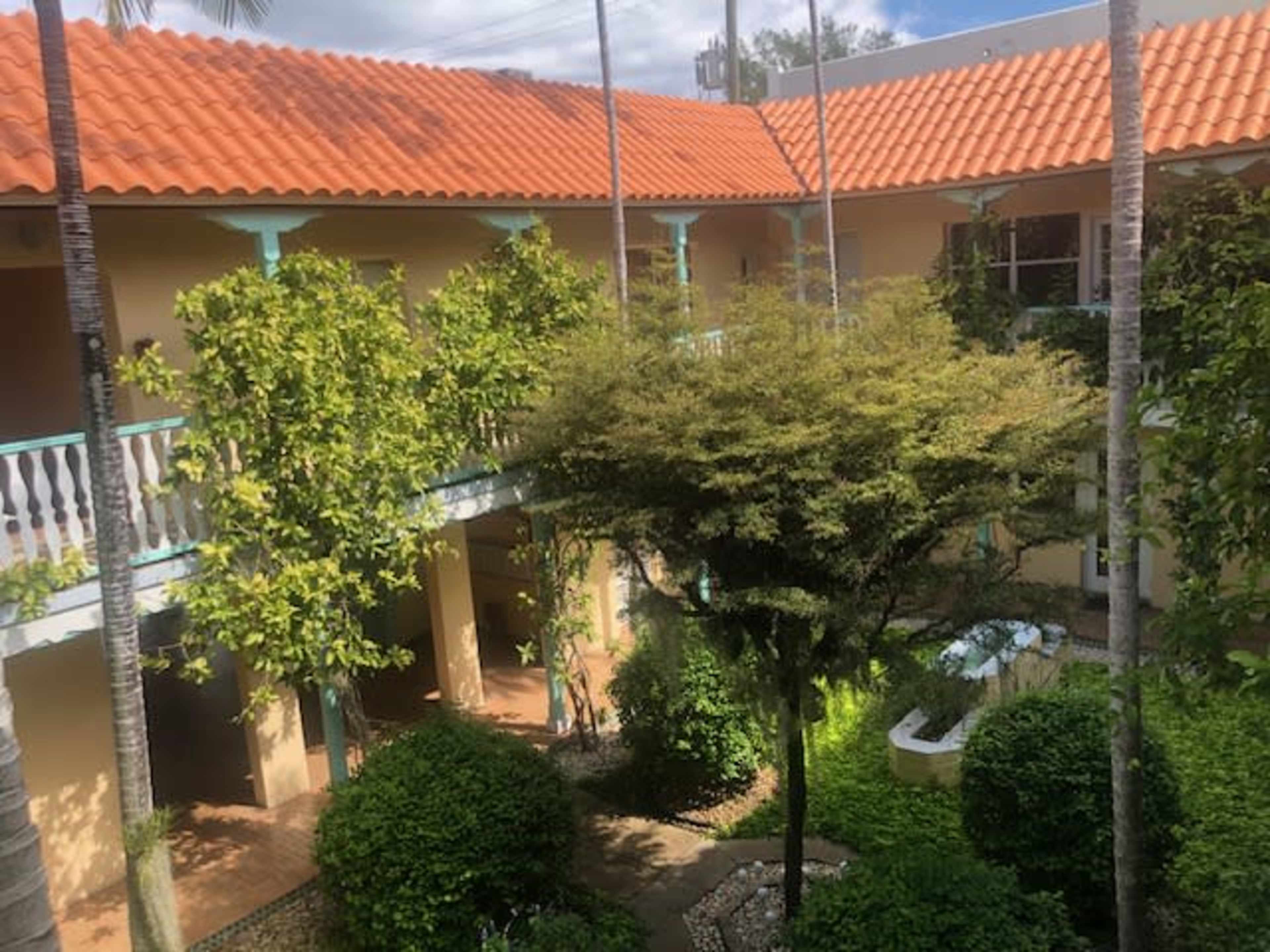 Oasis Courtyard in Art Deco Historic Building - Henry Hohauser Architect Image in Flamingo / Lummus, Miami Beach, FL