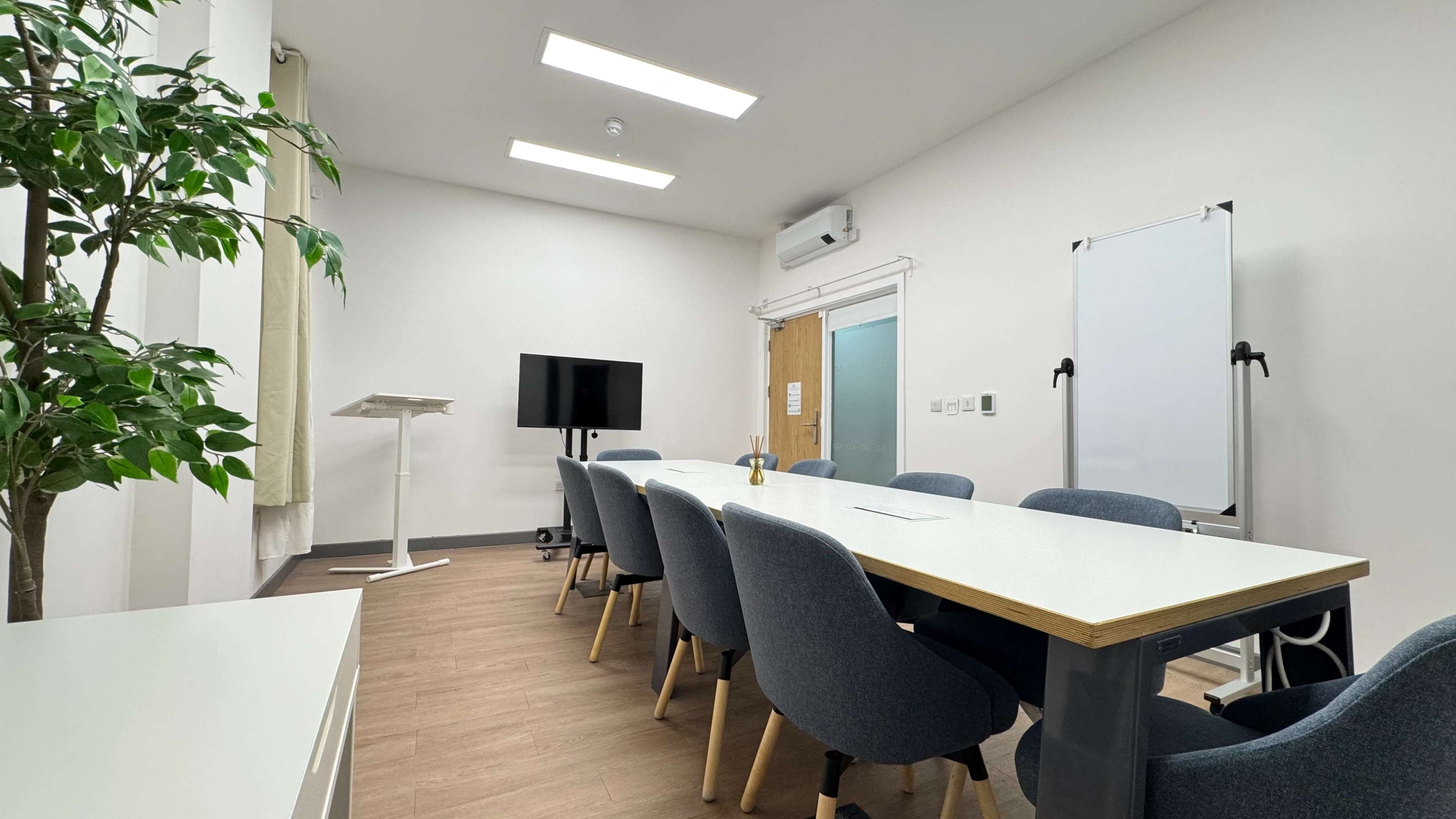 Meeting Room with Private Balcony Image in South Croydon, London, ENG