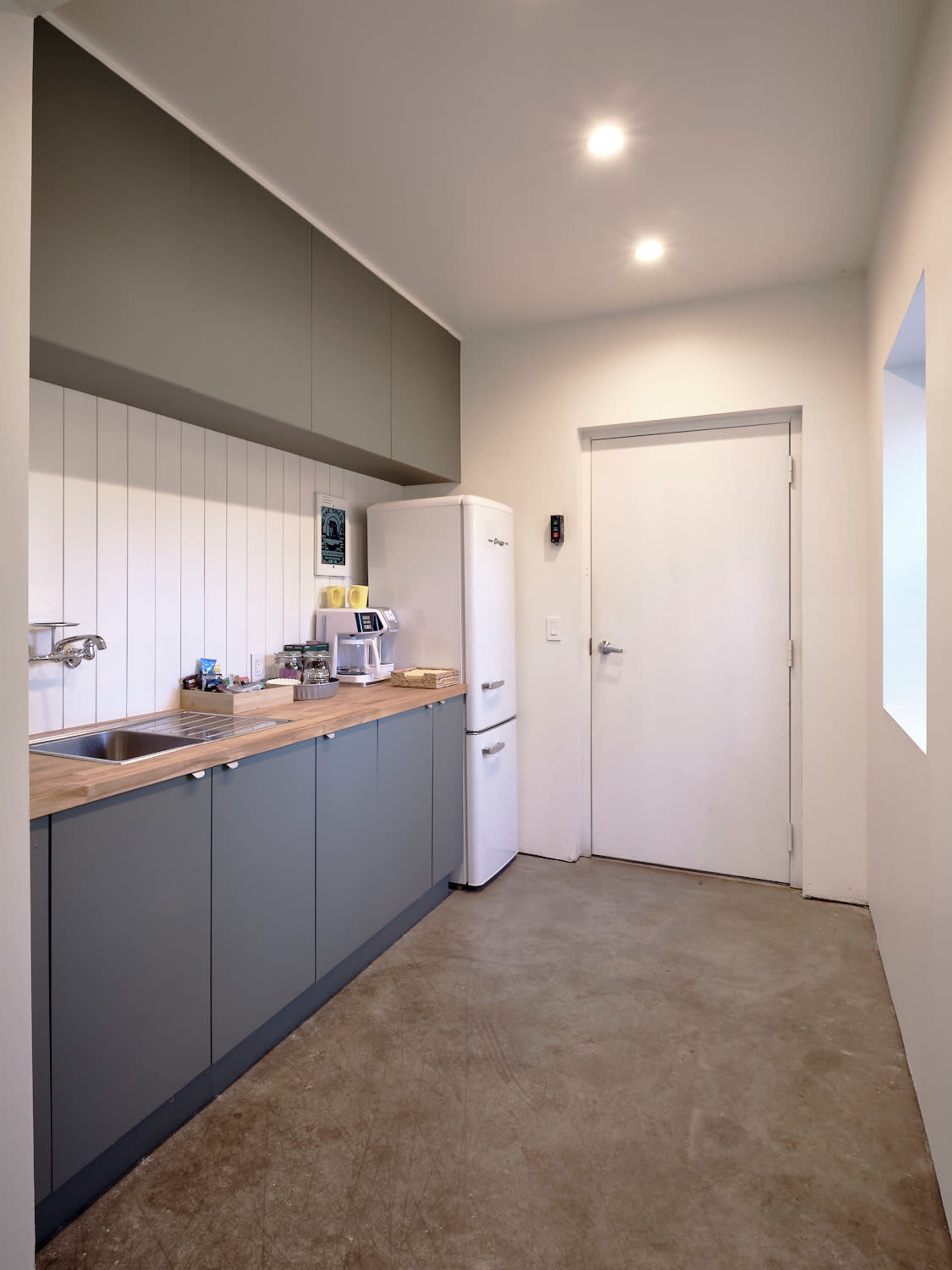 Beautiful Blank Canvas Photo Studio Image in Westhill Estates, Austin, TX