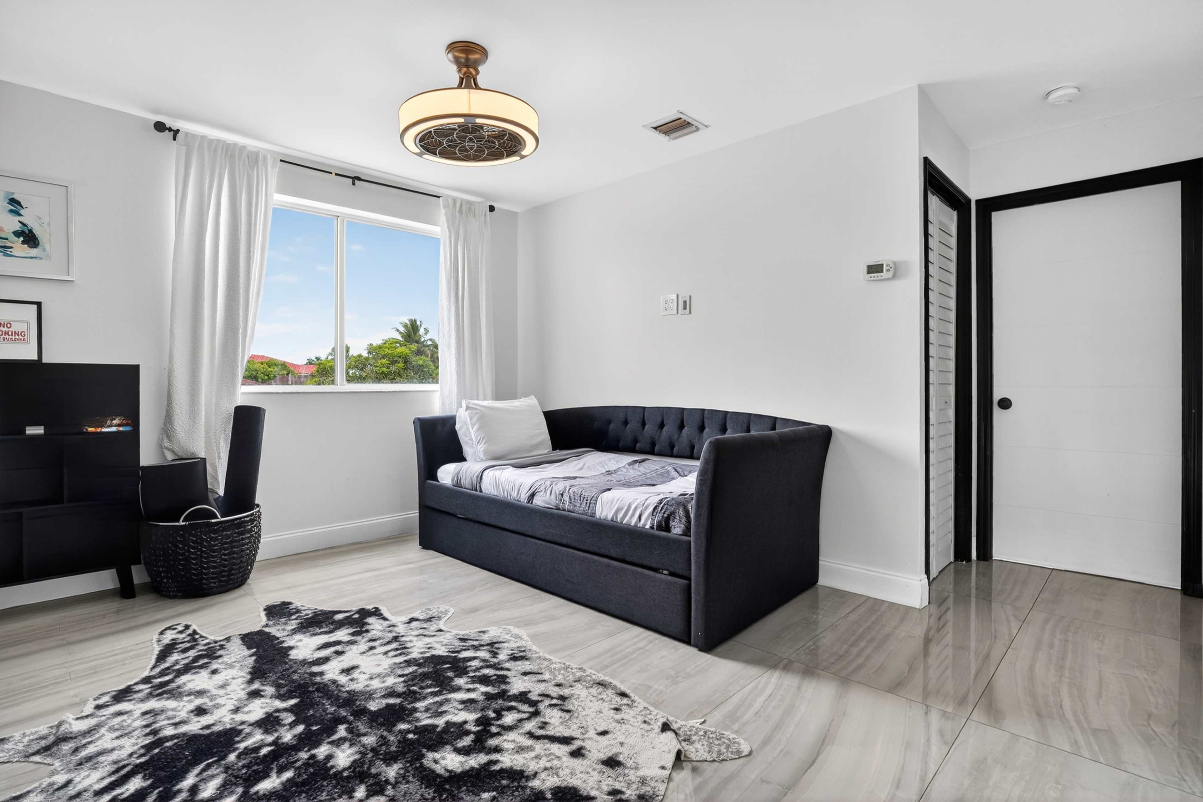 Spacious House for Birthdays, Parties, Quinces, Gatherings. Image in , miami gardens, FL