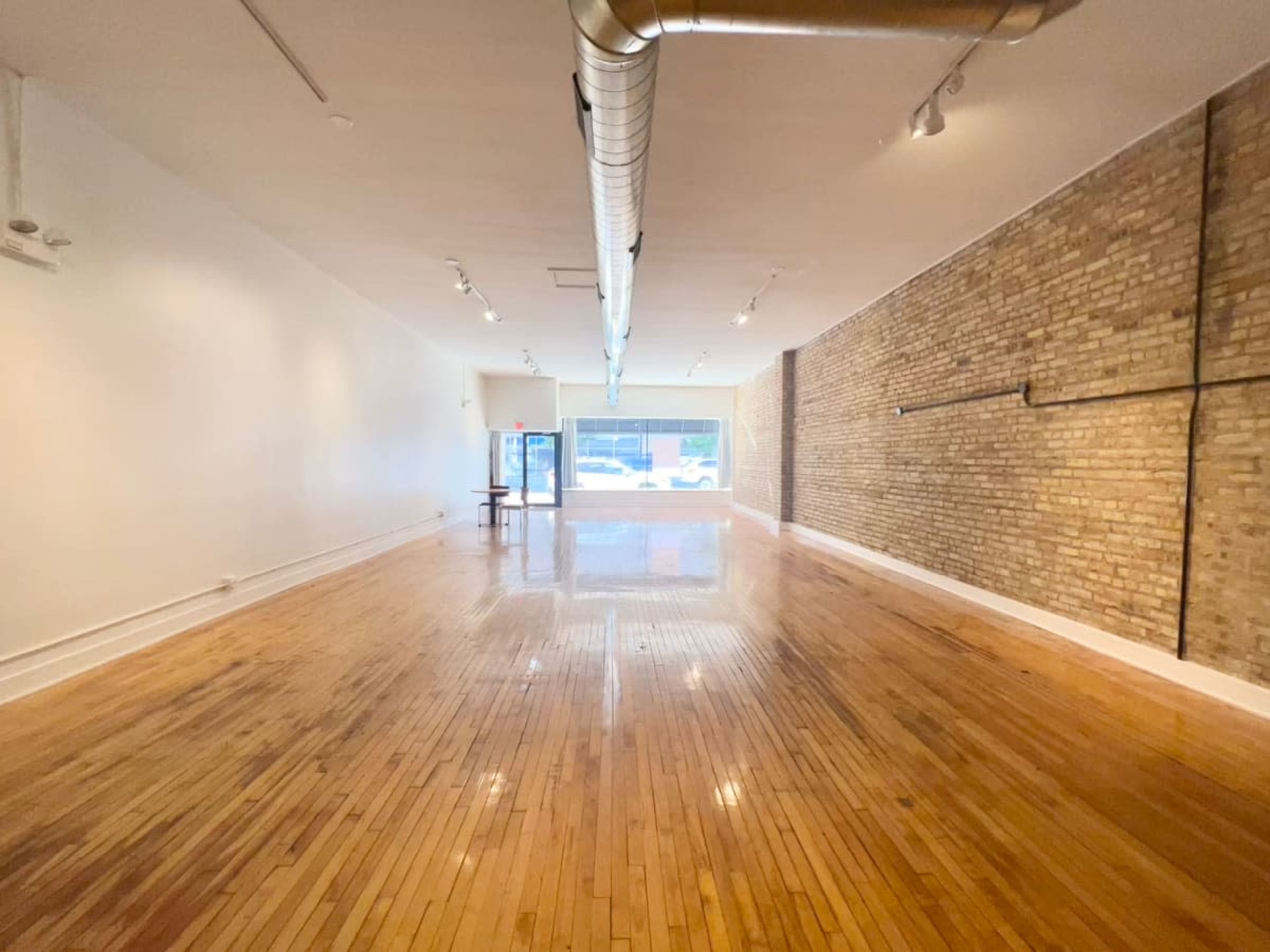 Natural Light Spacious Creative Space with Large Display Windows, High Ceiling, Exposed Brick Wall & Hardwood Floors Image in Evanston, EVANSTON, IL