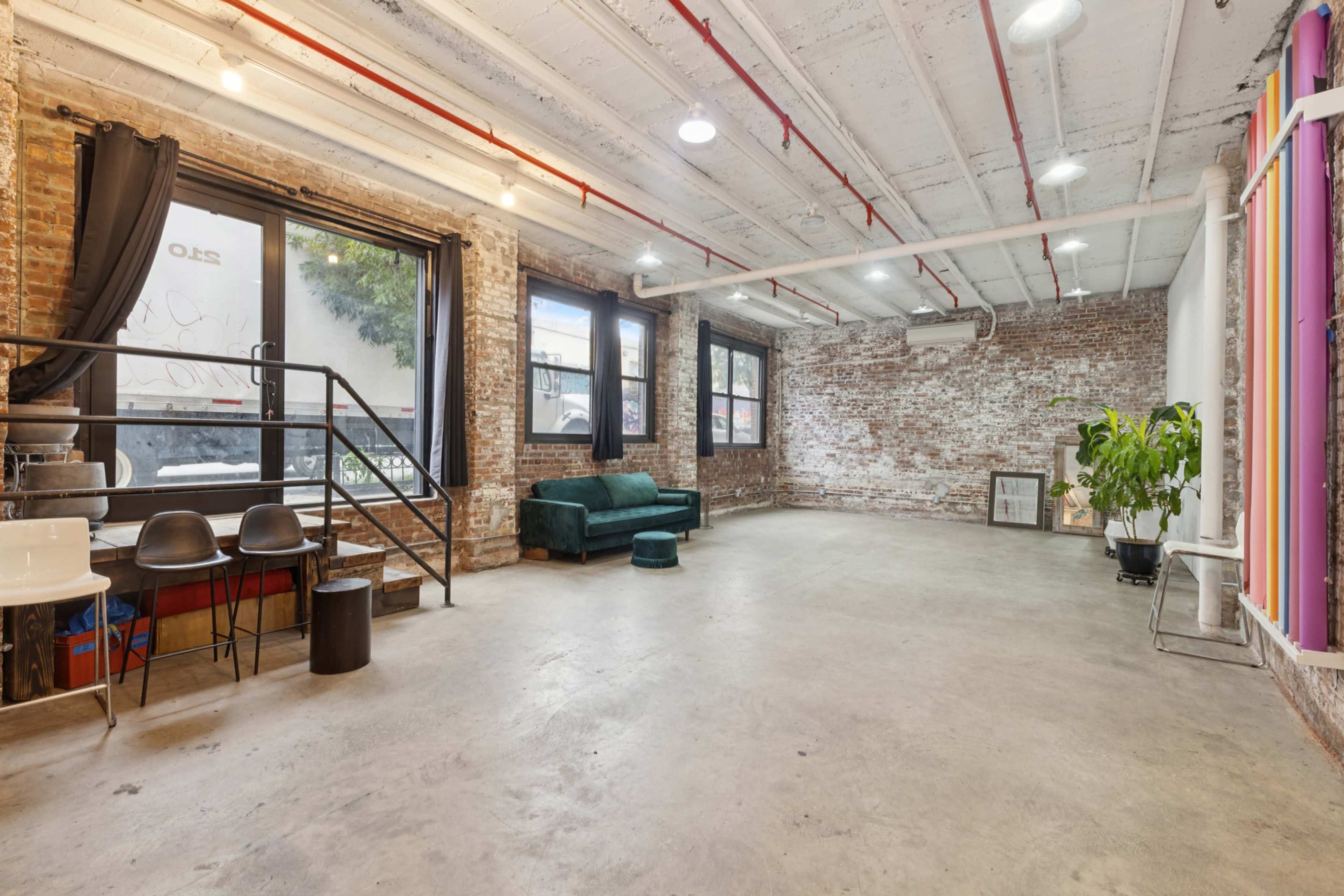 Lustro: HUGE Windows+20+Seamless Colors / PROFOTO lighting Image in East Williamsburg, Brooklyn, NY