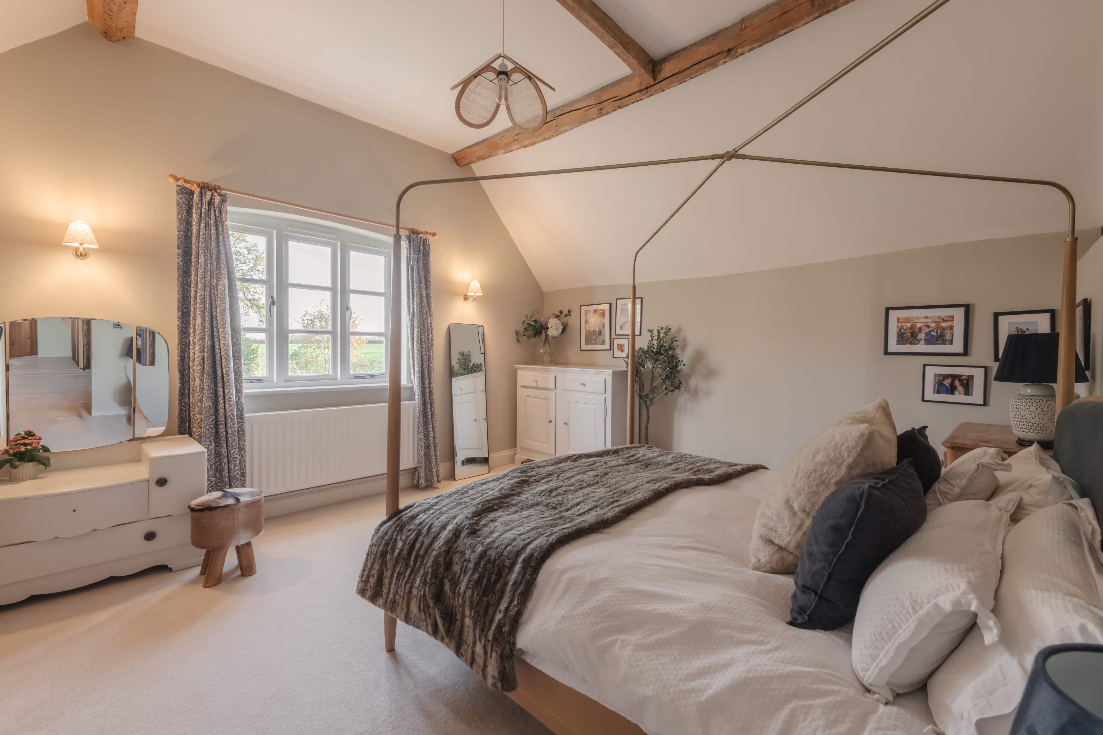 Modern Chic Country Farmhouse – Original character and features Image in Balsall, Chadwick end, ENG