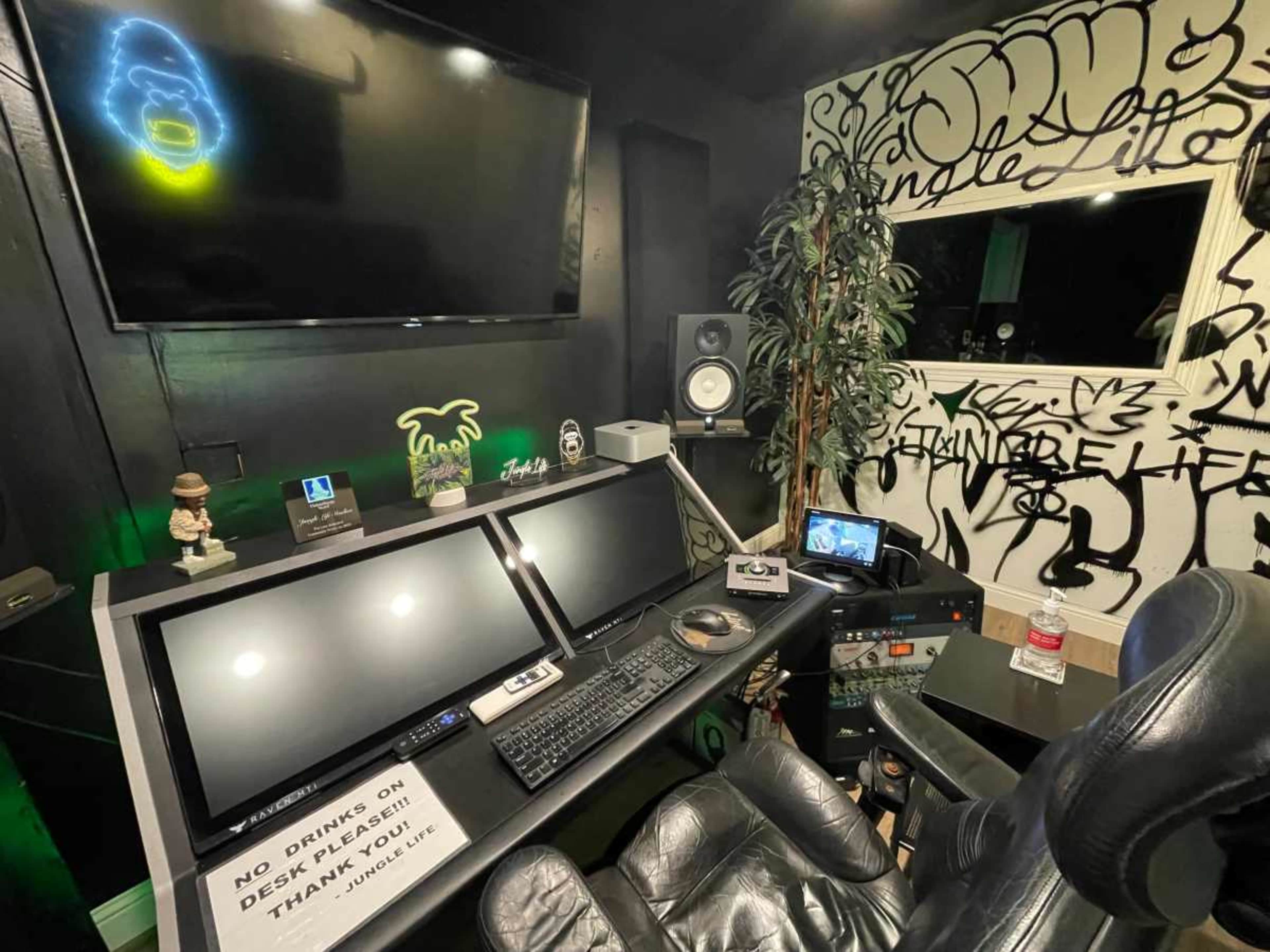 Jungle Life Music Recording Studio and Rehearsal Space Image in Vallejo, Vallejo, CA