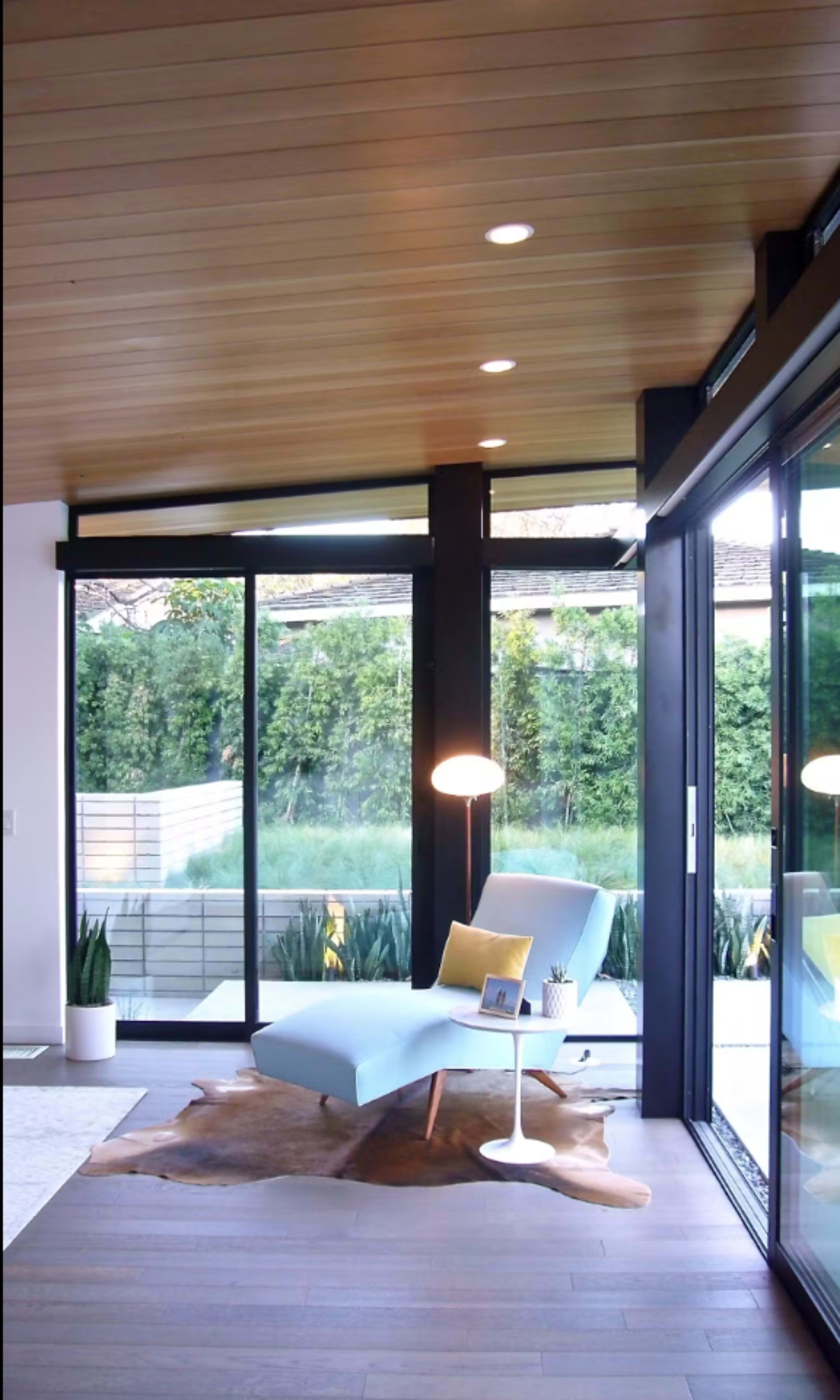 ELEVATED MODERN HOME with incredible resort like backyard Image in Park Estates, long beach, CA