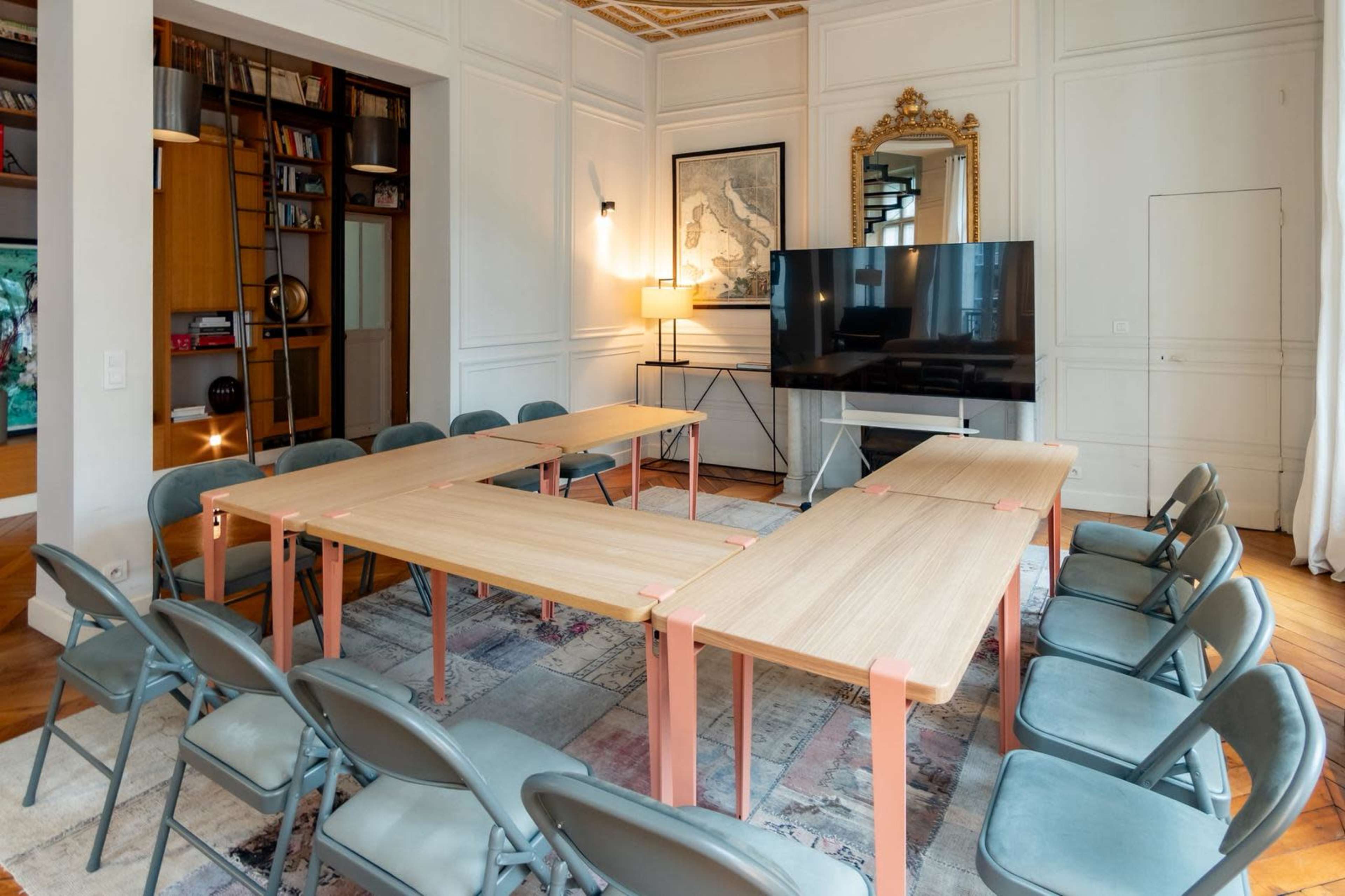 Bright, Elegant & Versatile Space for Photoshoots, Events, and Pop-Up Shops Image in Sentier, Paris