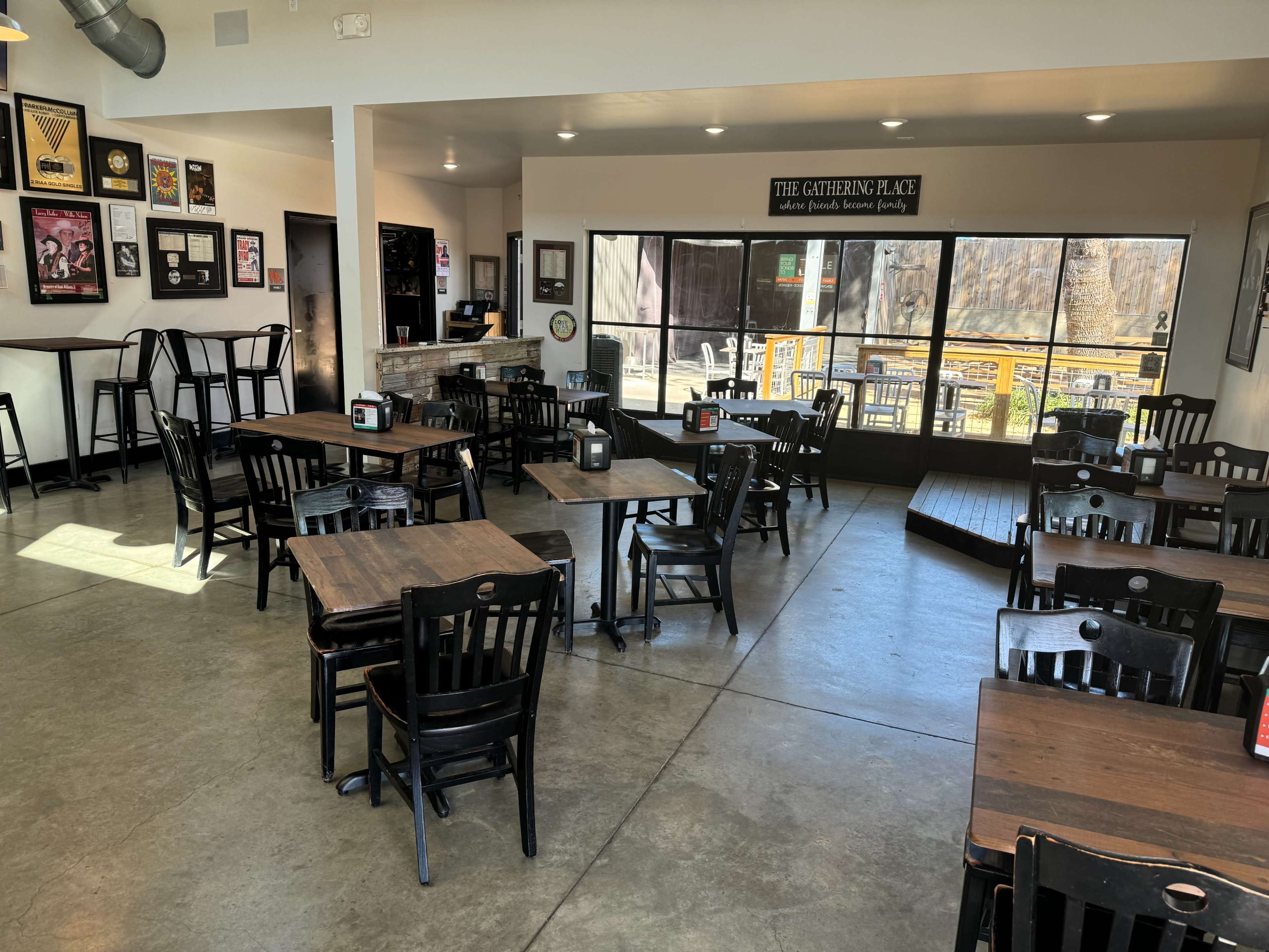 Downtown Food Truck, Inside Bar & Outdoor music venue. Image in Conroe, Conroe, TX