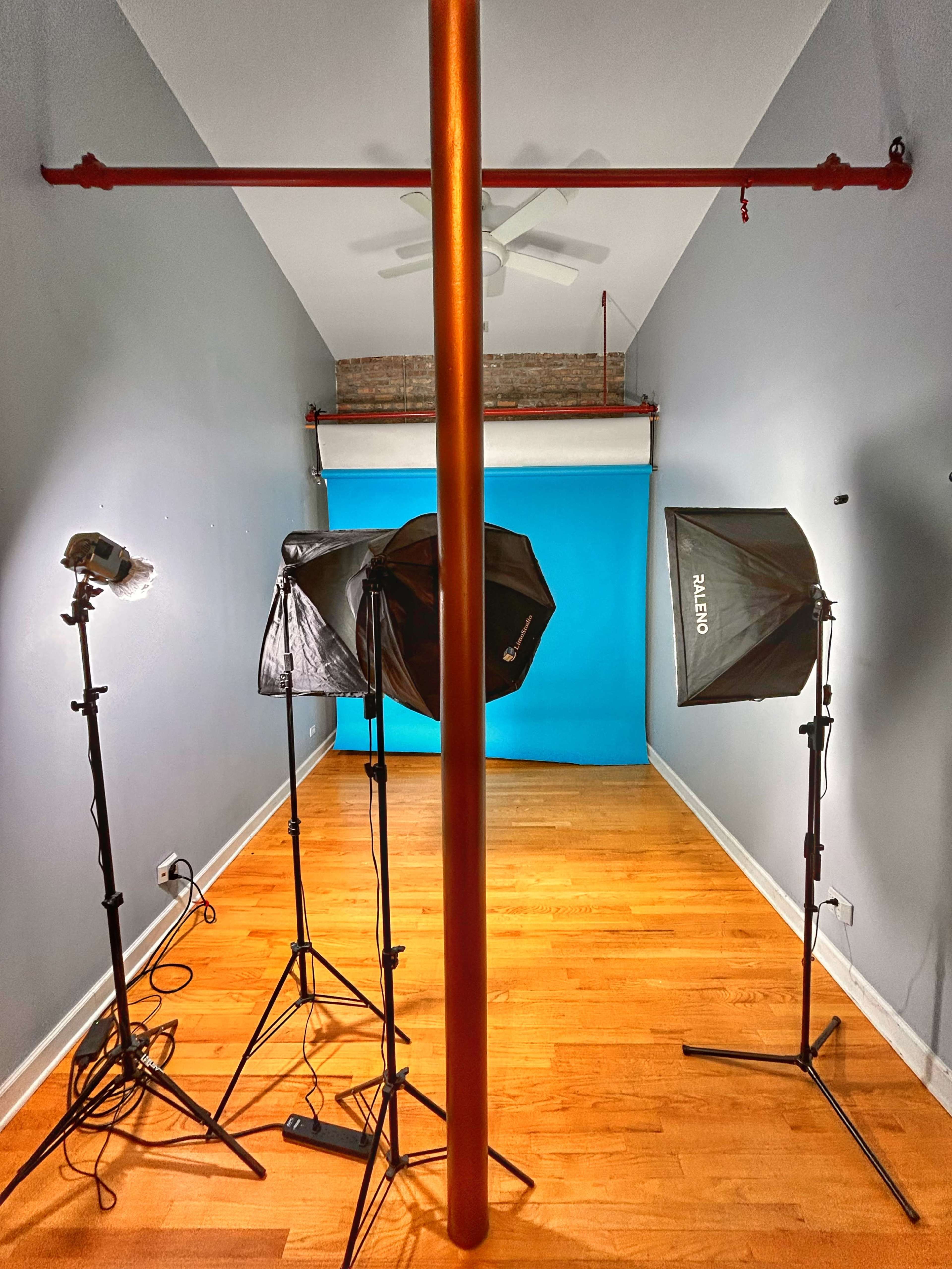 Wicker Park Area Simple Photo Studio Image in Bucktown, Chicago, IL