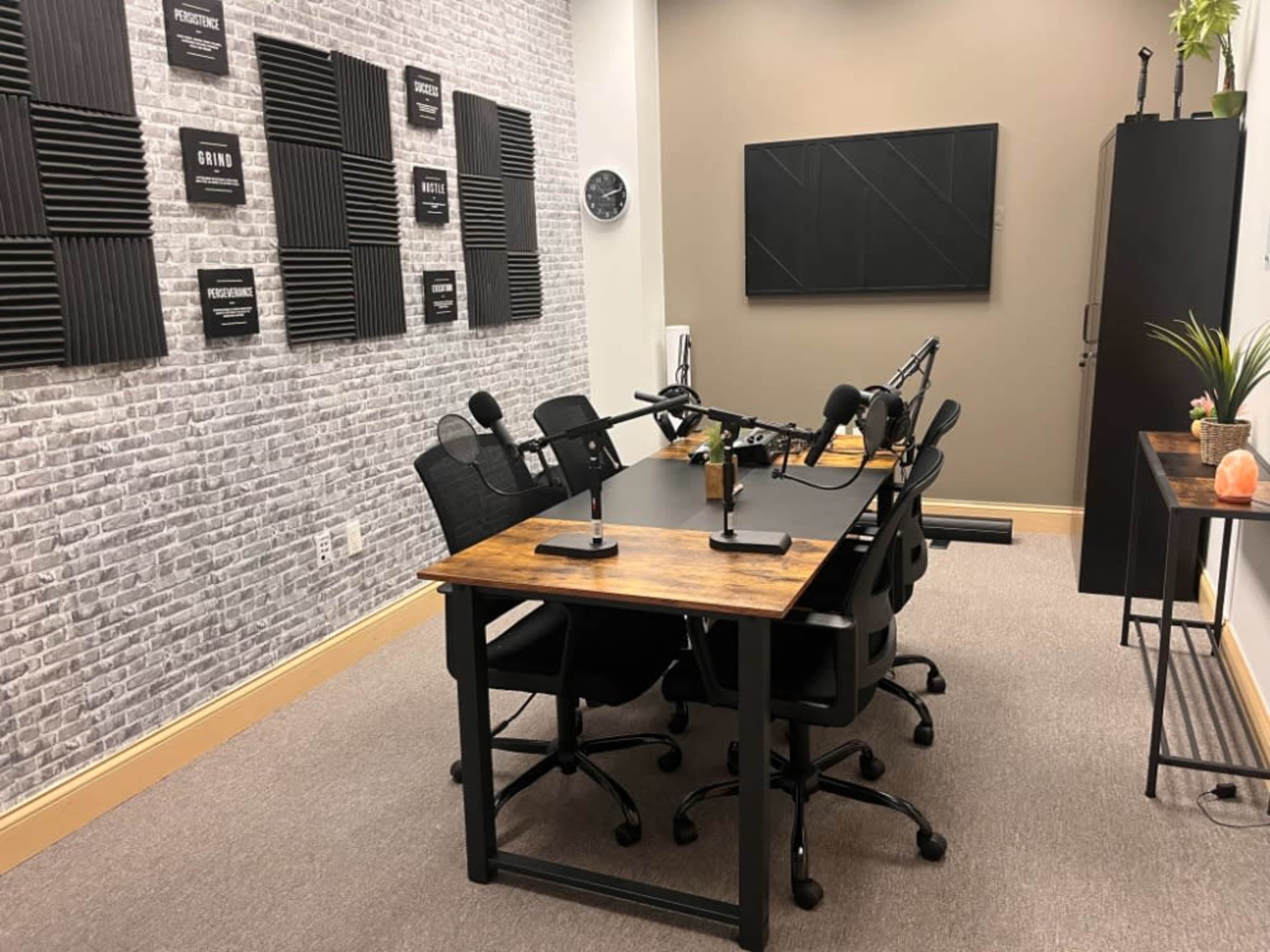 Meeting Room for 6 Individuals