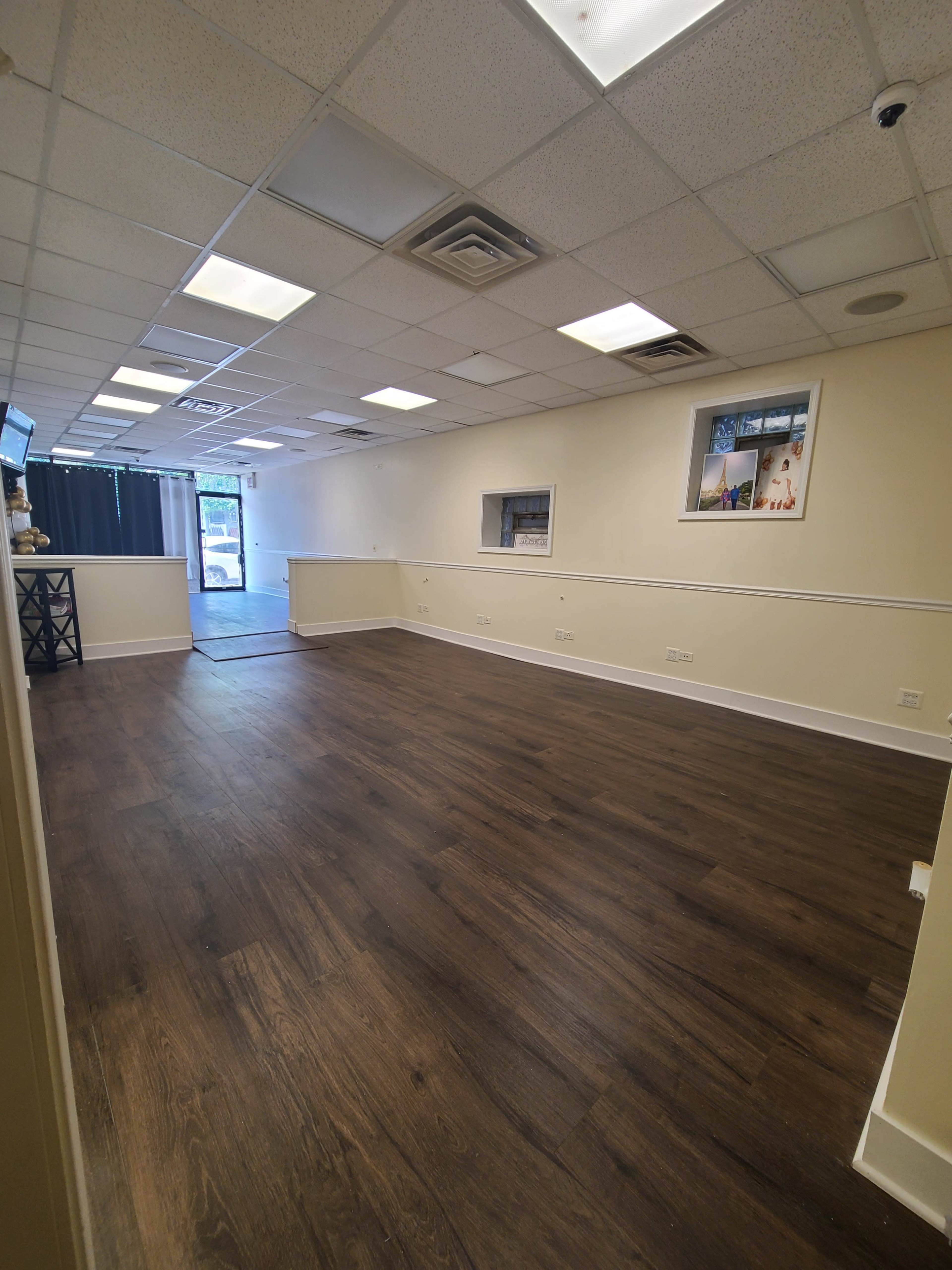 Open Concept Location and Creative Studio Image in South Side, CHICAGO, IL