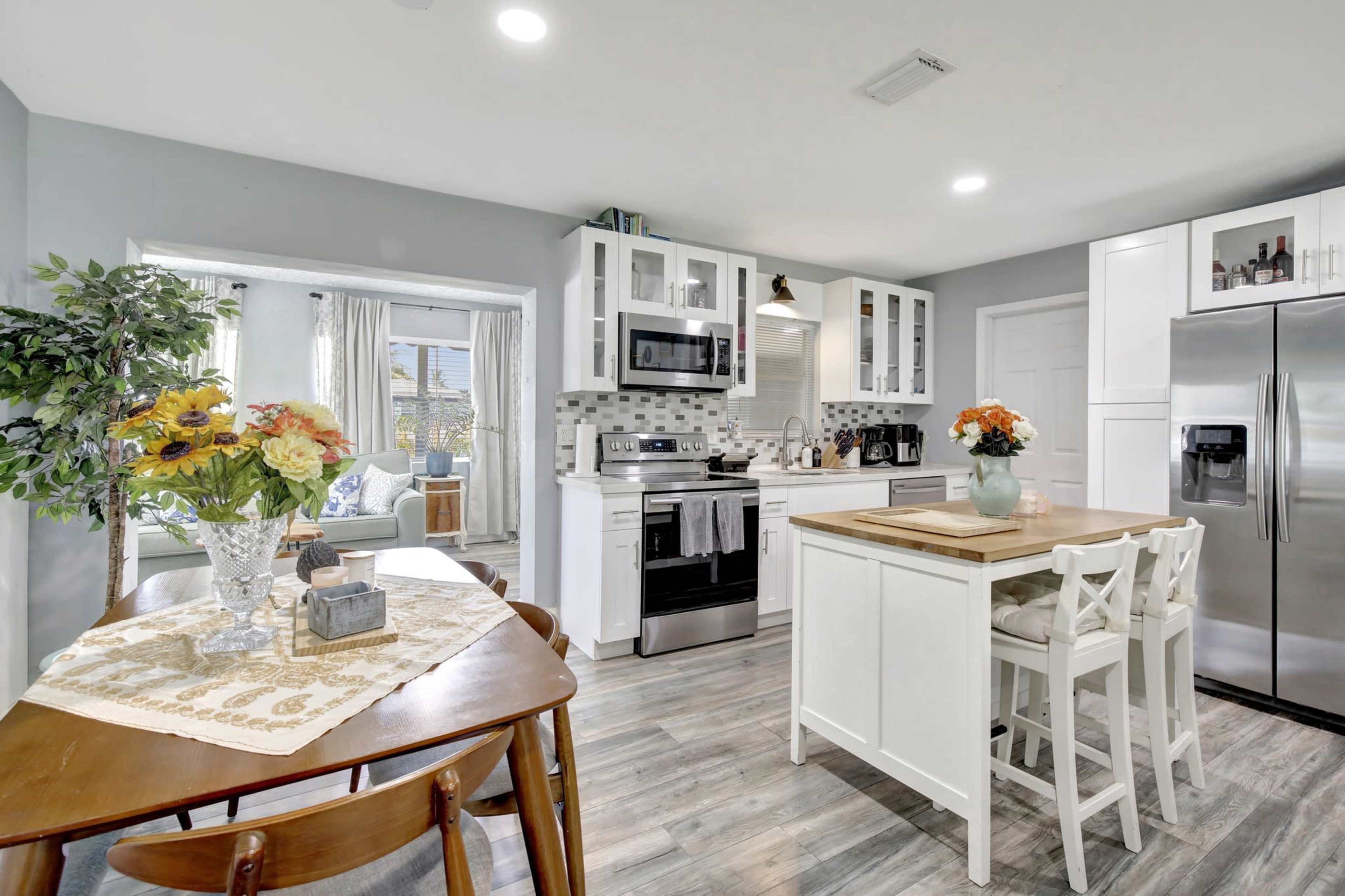 Bright Beautiful Eclectic House Perfect for Your Next Film/Photo Shoot Image in Miramar, Miramar, FL