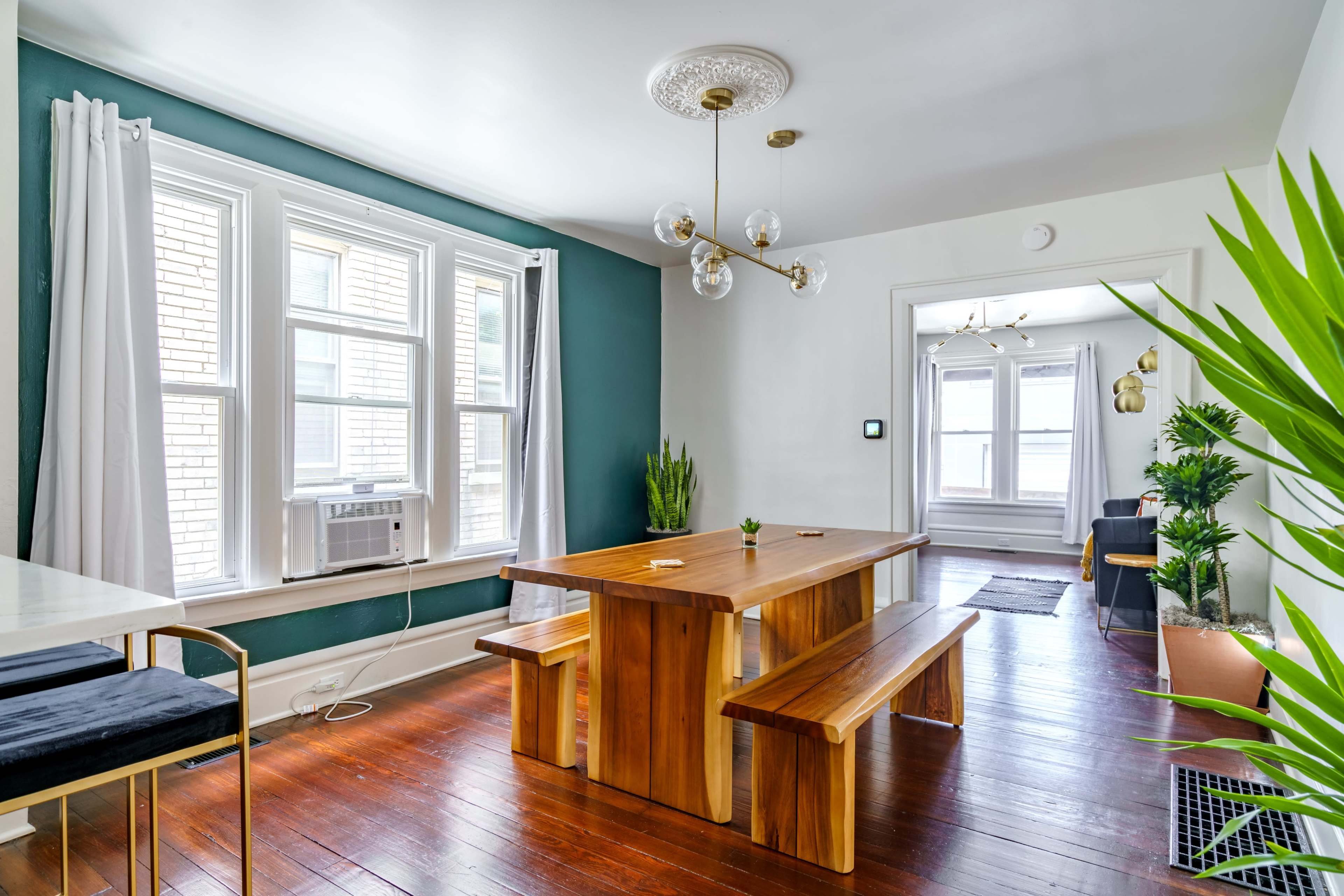 Lundy 33 🌿🐯 Over 4,500 Reviews • Prime Location • Parking Image in Short North Arts District, Columbus, OH