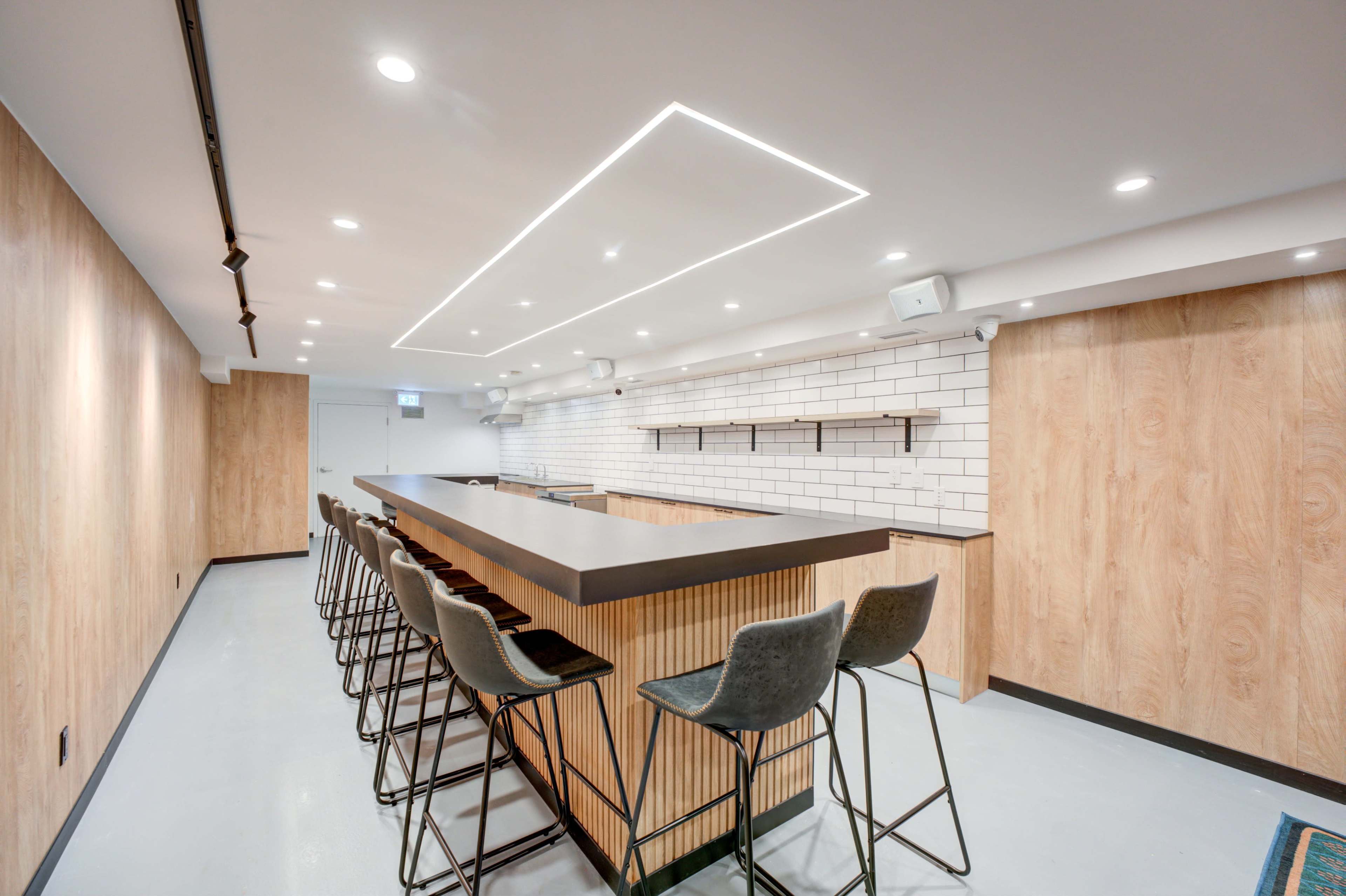 East End Modern Bar/Lounge Image in Upper Beaches, Toronto, ON