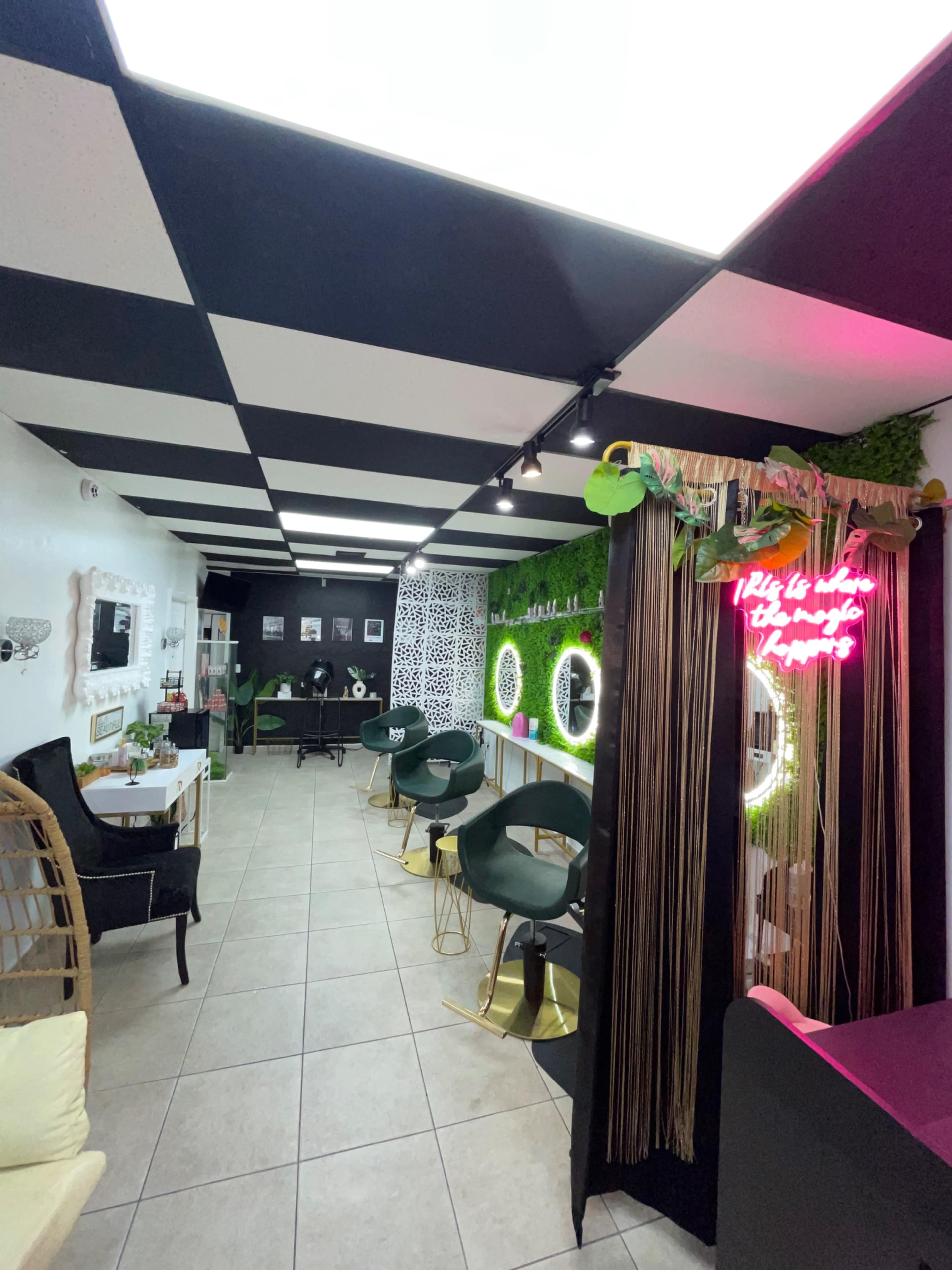 Chic Beauty Market Image in , Orlando, FL