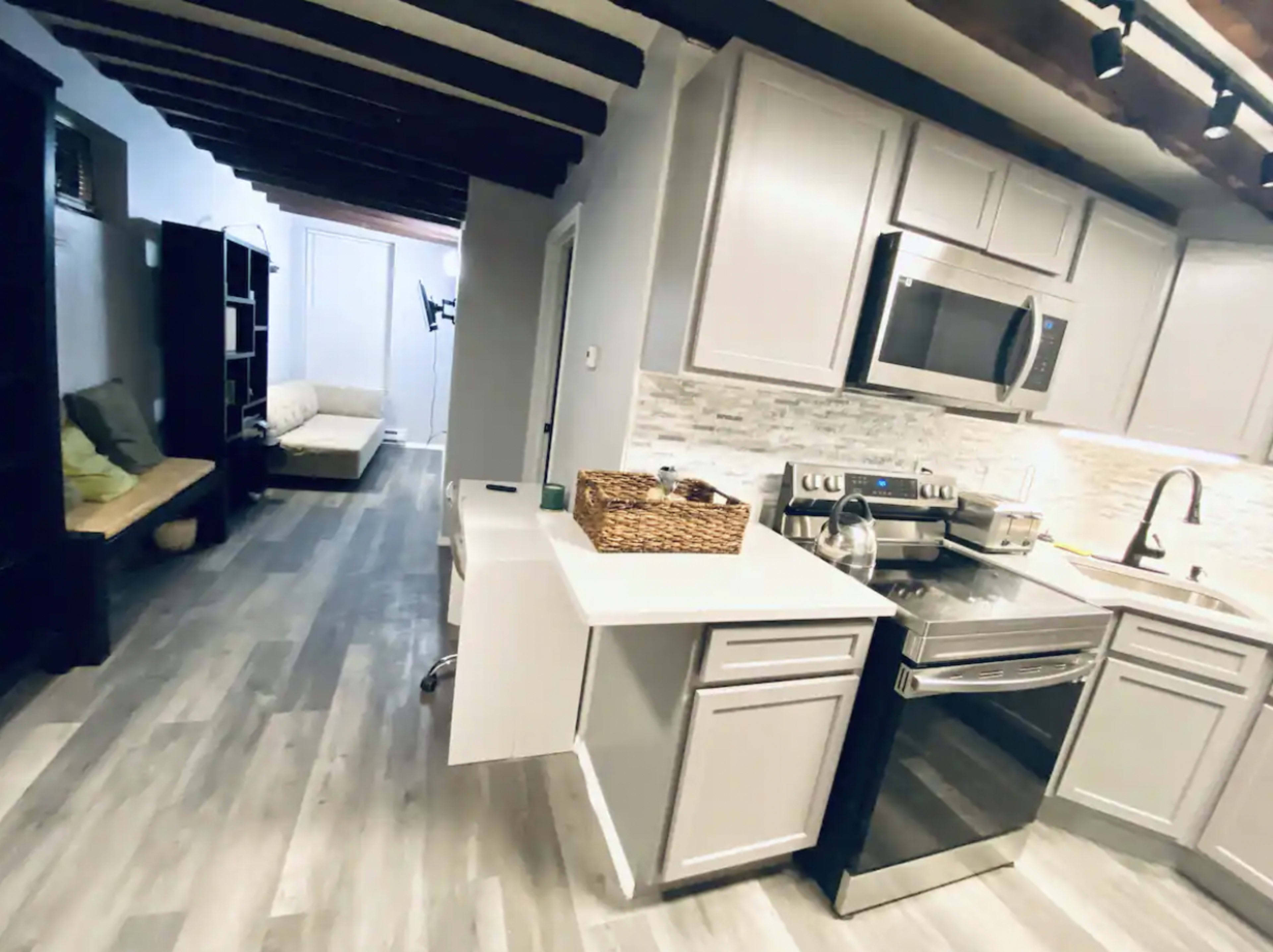 Stylish Downtown Apartment Image in Troy, Troy, NY