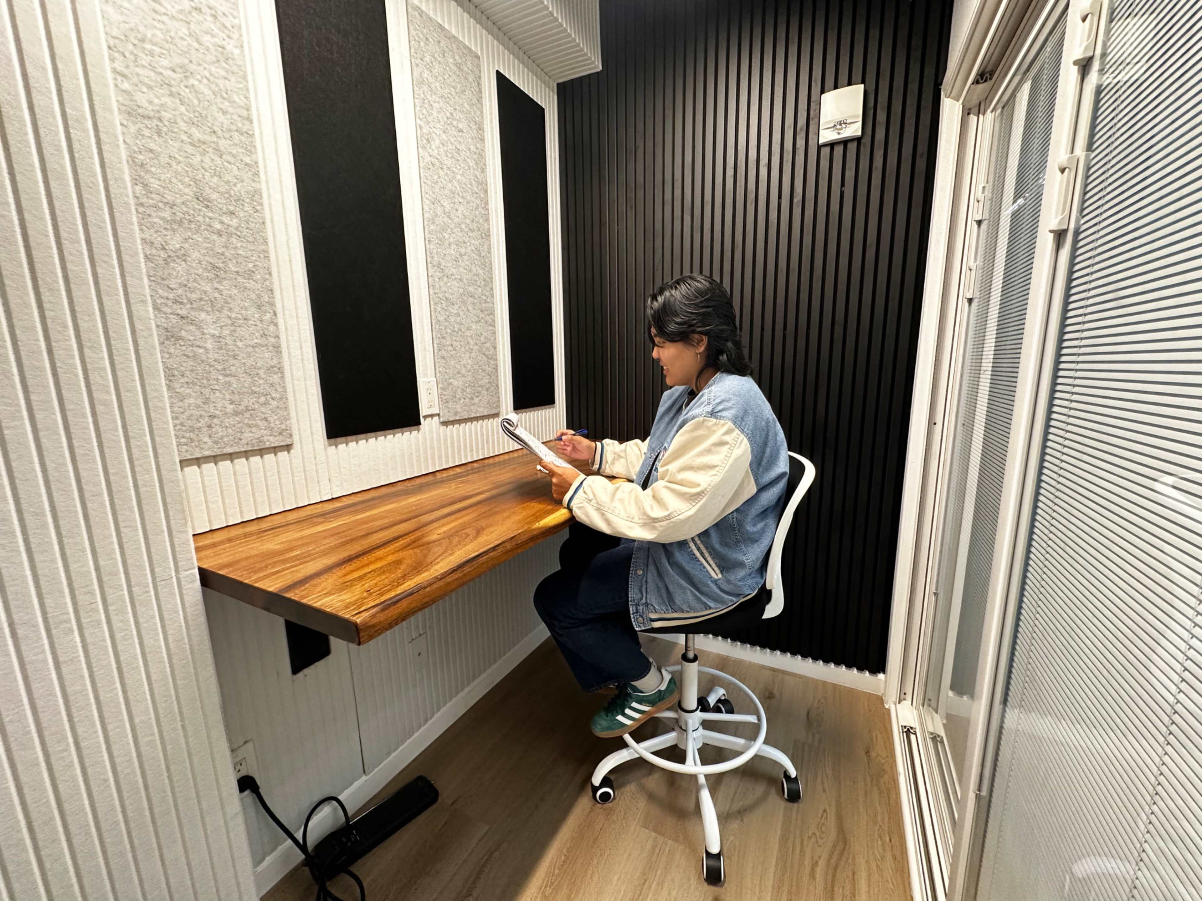 Cozy Podcast Media Content Studio Custom Lighting Image in Waikiki, Honolulu, HI