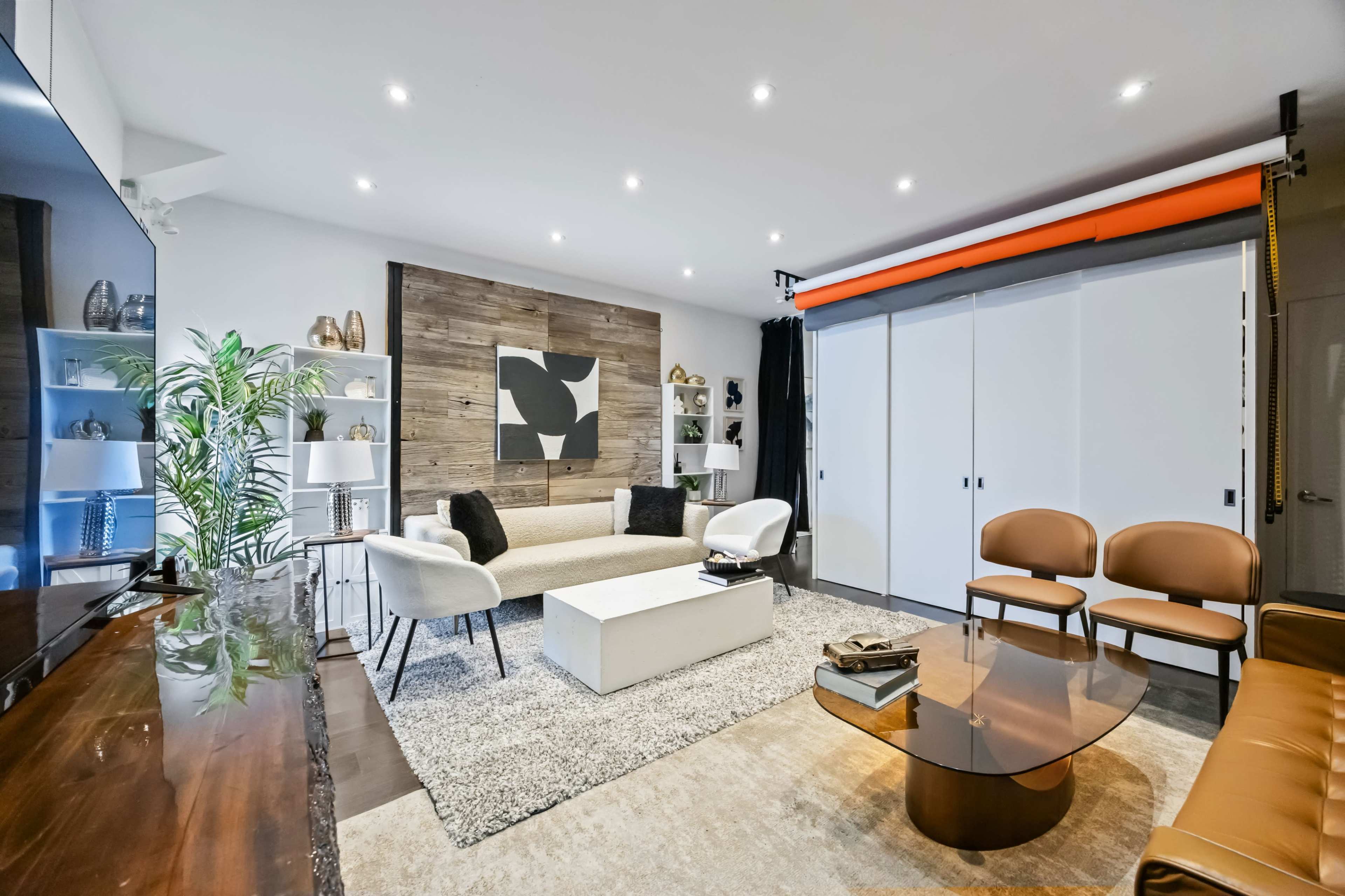 Fully Equipped/Podcast, Video/Photo Production Space Image in Palmerston - Little Italy, Toronto, ON