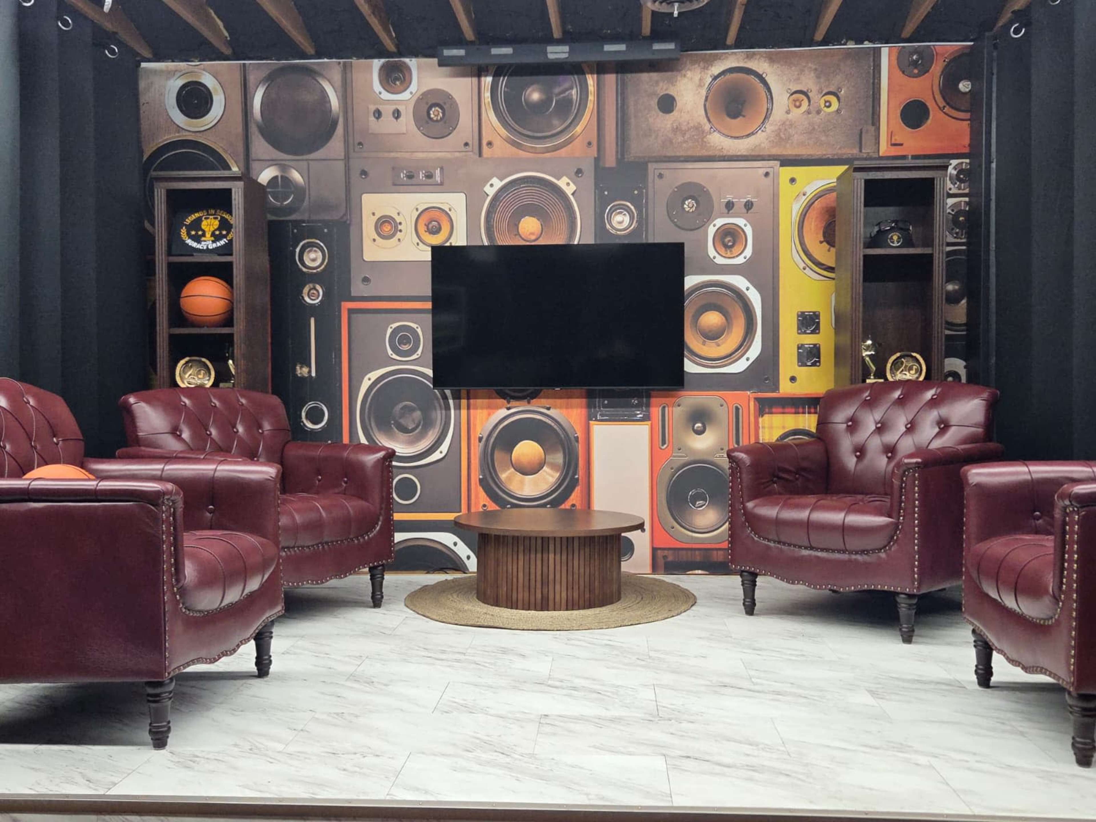 Professional TV Set, Podcast Studio, Photo Studio, Audio Recording Studio & Meeting Space! Image in Proviso Township, Forest Park, IL