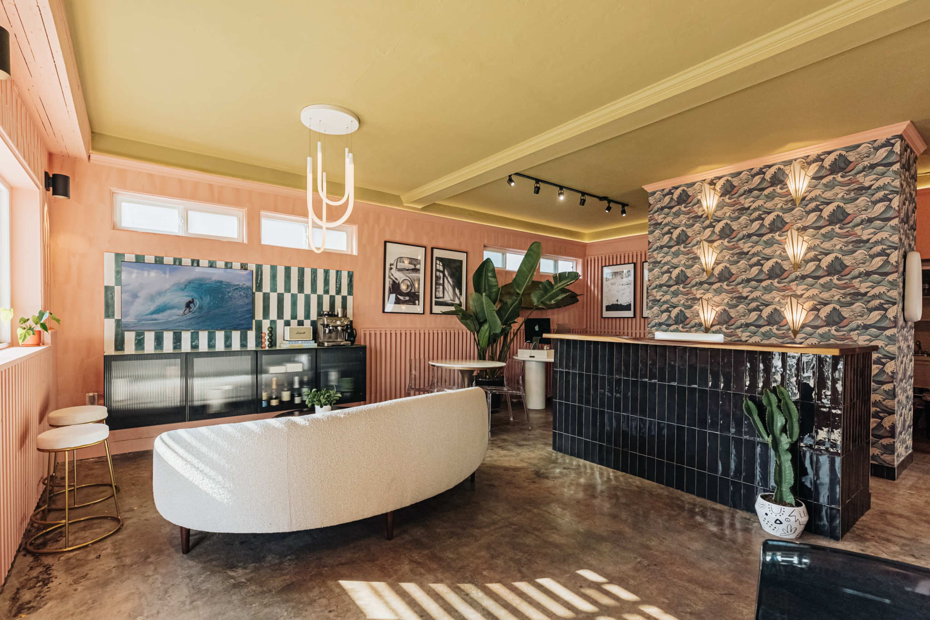 Bright tropical Office for Photoshoots and Events Image in Roseville - Fleet Ridge, San Diego, CA