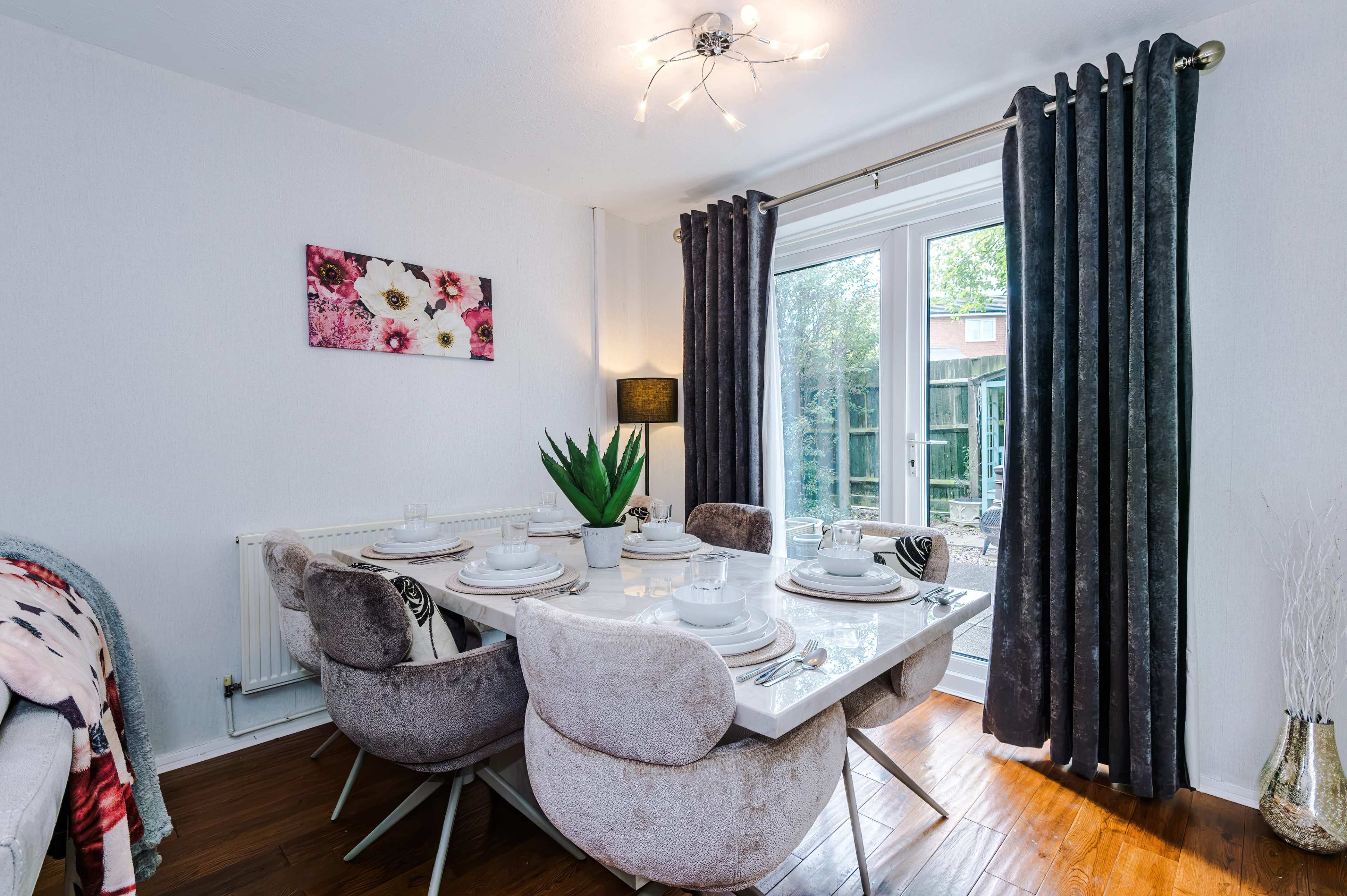 3 Bed House in Knutsford with Garden and Driveway Image in Knutsford, Knutsford, ENG
