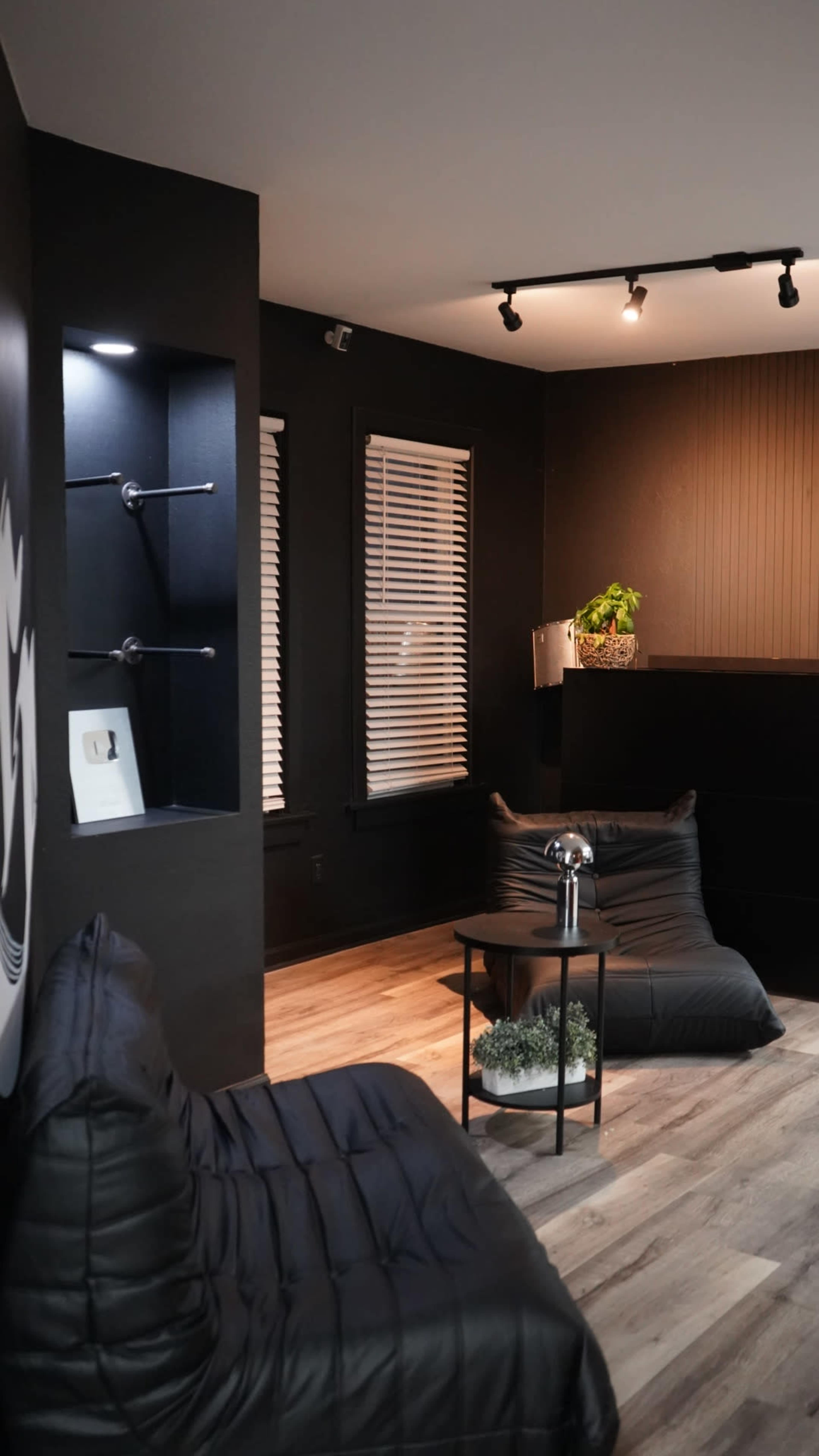 Uptown Studio with Bright Professional Setting Image in Uptown, Minneapolis, MN