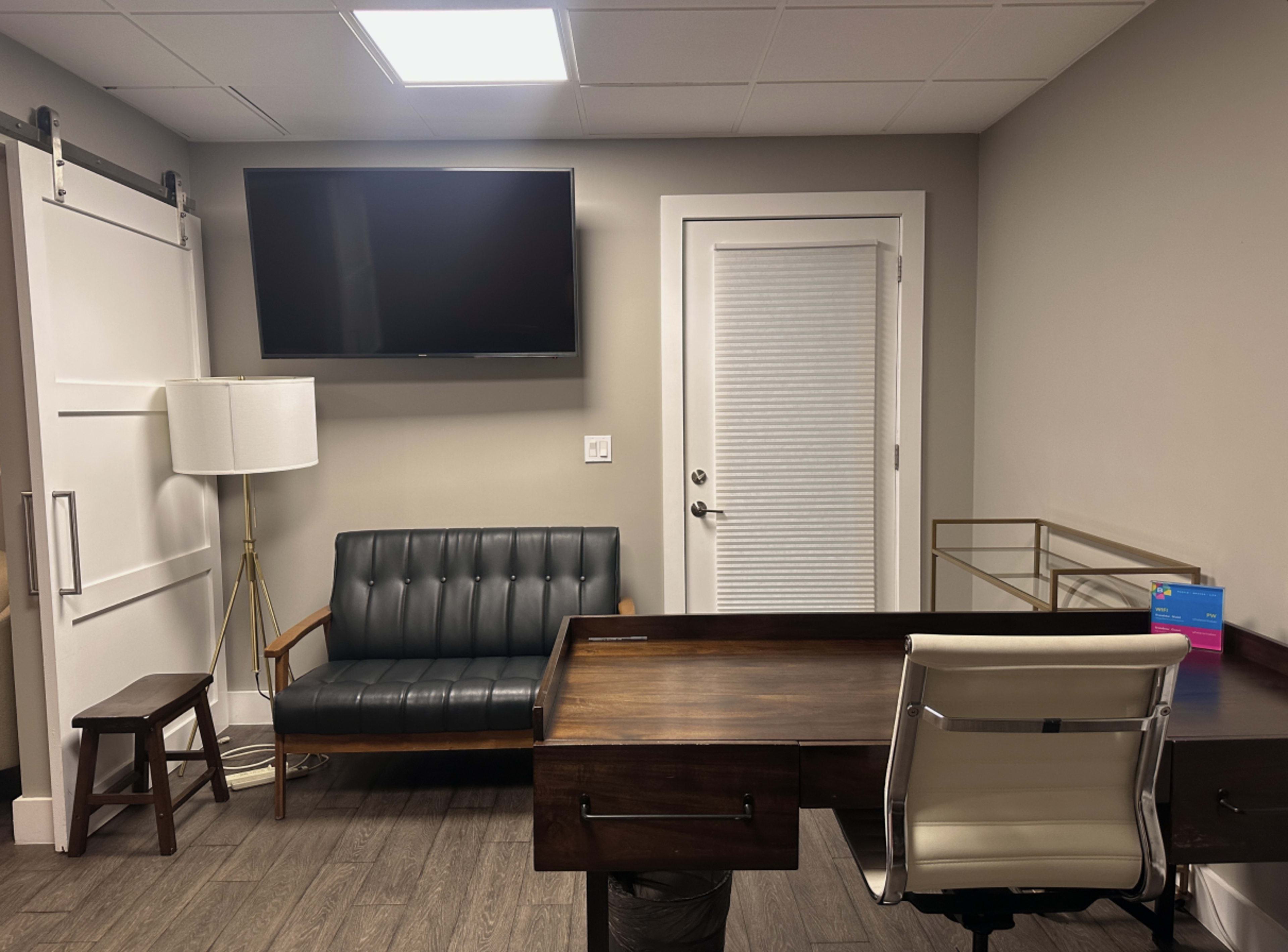 White & Green Cyc Wall Studio with Green Room & Hair & Makeup Suite in Deerfield Beach, FL Image in Deerfield Beach, Deerfield Beach, FL