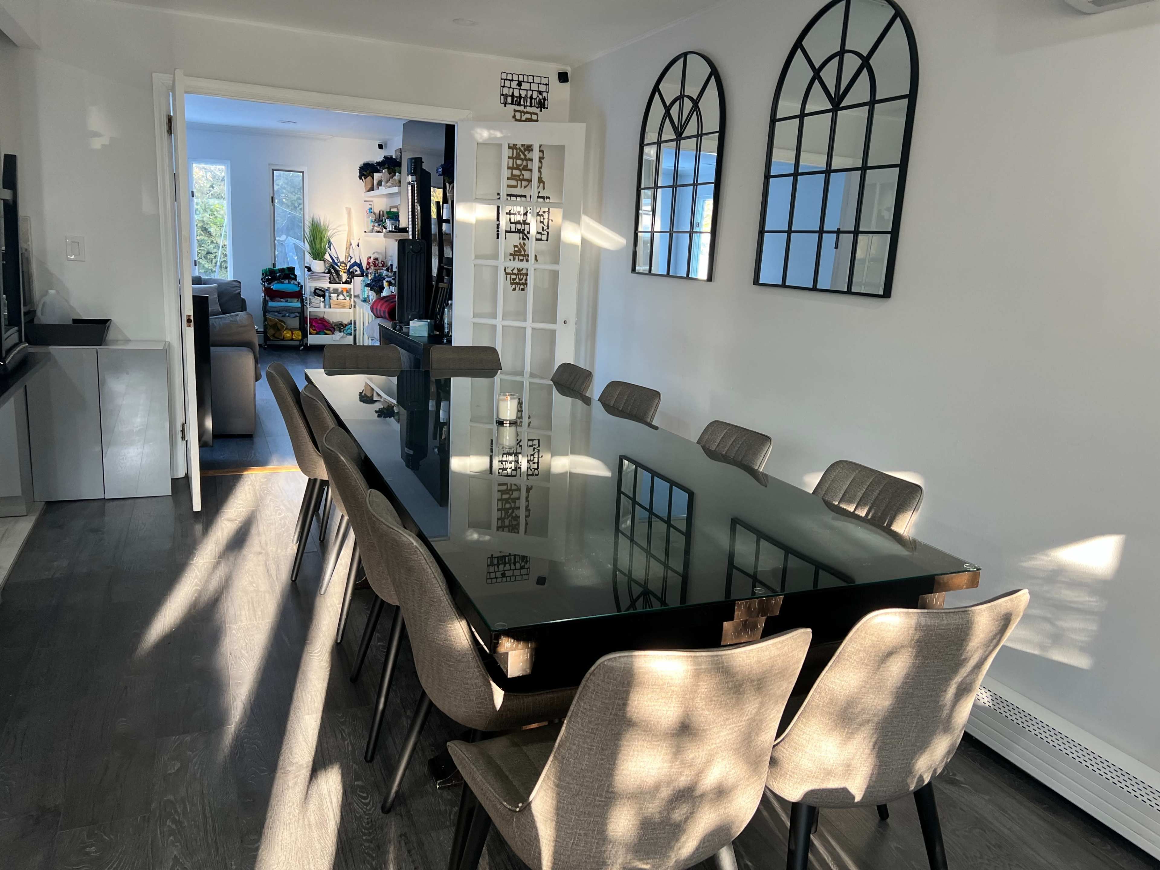 Bright, spaciouse Suburban Long Island home with natural light, easy parking & family style. Image in Oyster Bay, Plainview, NY