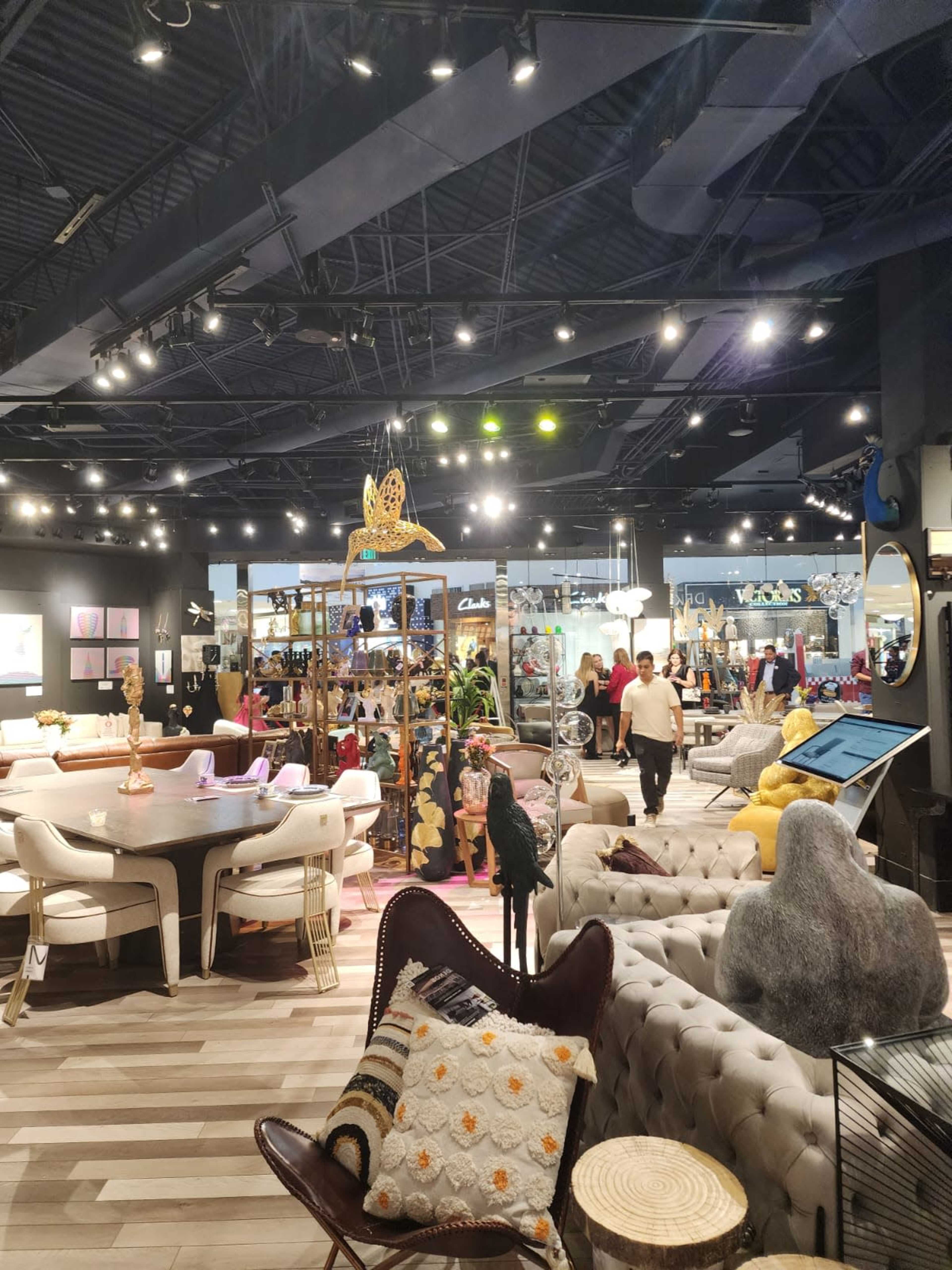 Luxury Creative Showroom & Business Hub | Photoshoots, Podcasts, Networking & Events Image in Doral, Doral, FL