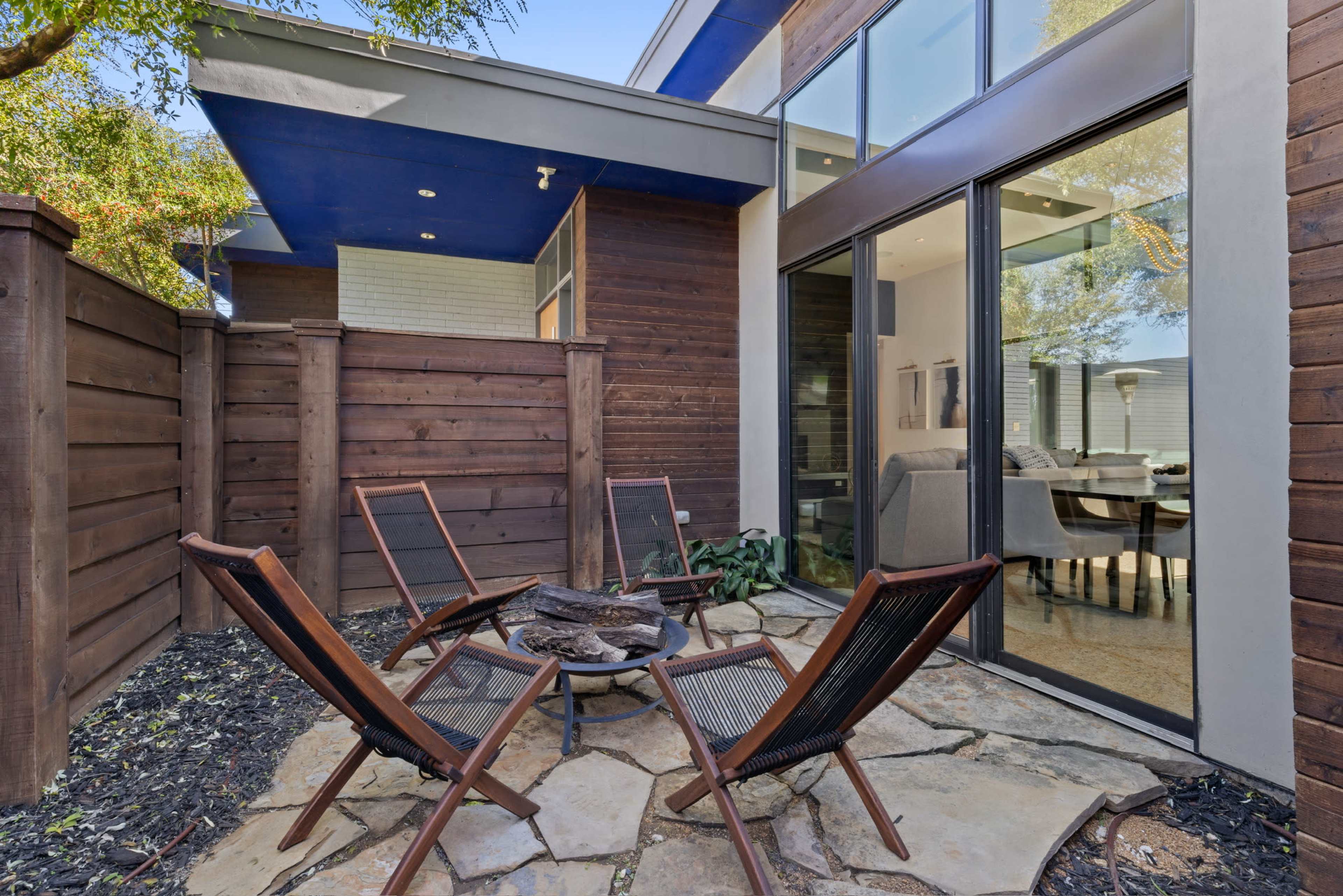 Resort-Style Pool & Patio Image in Northwest Dallas, Dallas, TX