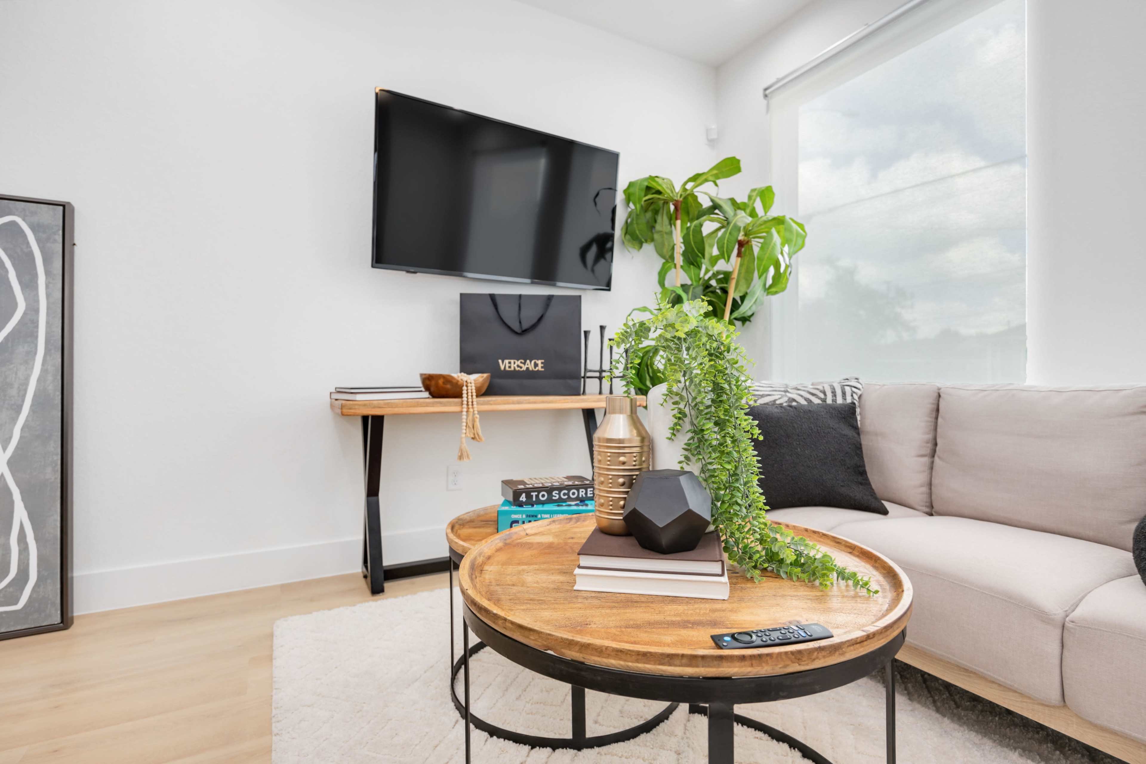 Downtown Contemporary Townhouse Near East River 9 and Minute Maid Image in Greater Fifth Ward, Houston, TX