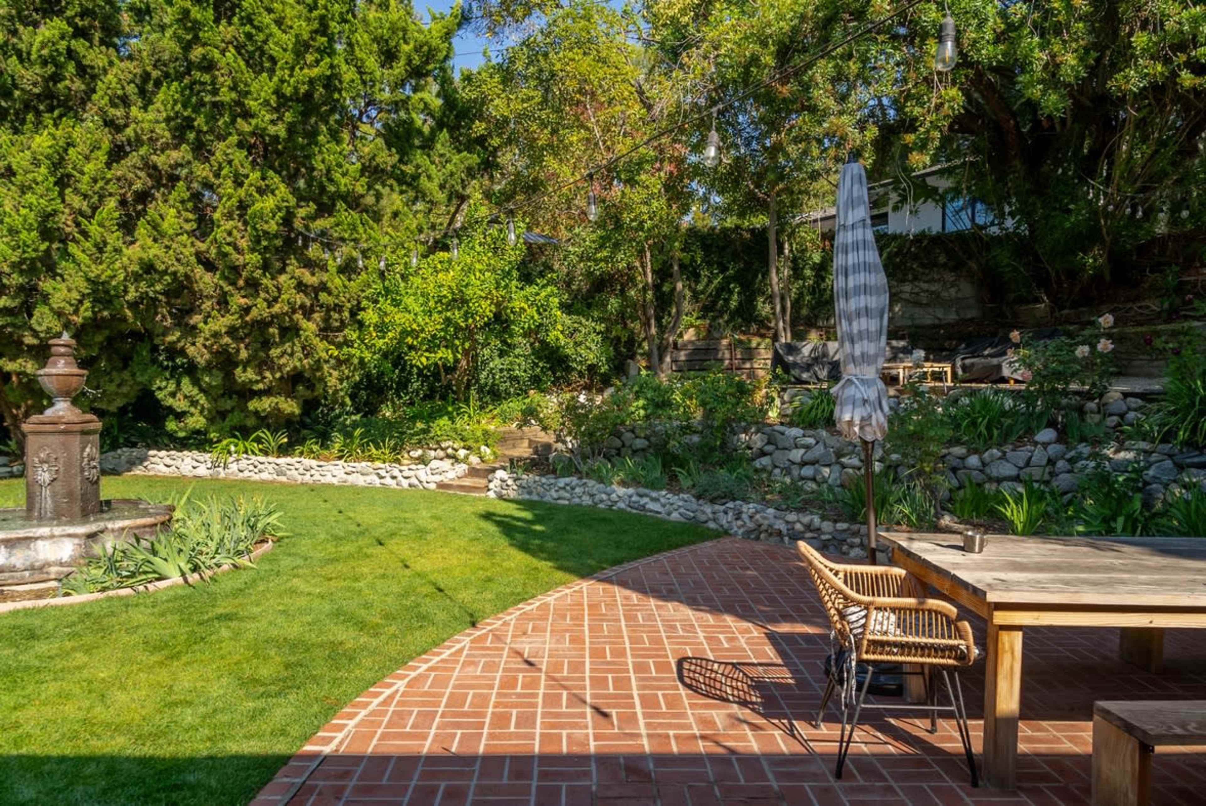 Mid-Century Ranch Oasis in Pasadena Image in South Arroyo, Pasadena, CA