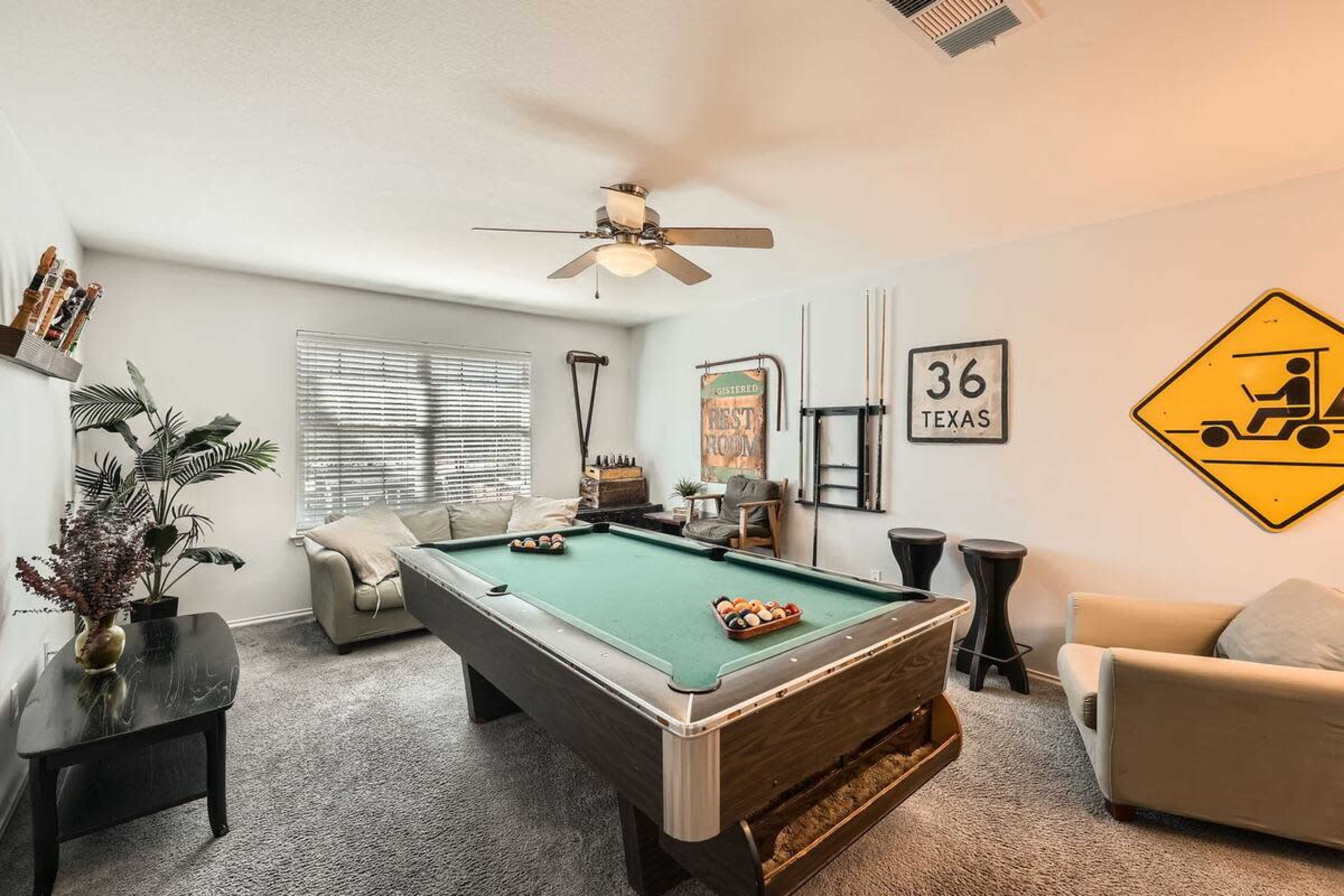 Spacious 7BR Getaway with Pool, Hot Tub & Arcades Image in Kuempel Tract Phase 1, Pflugerville, TX