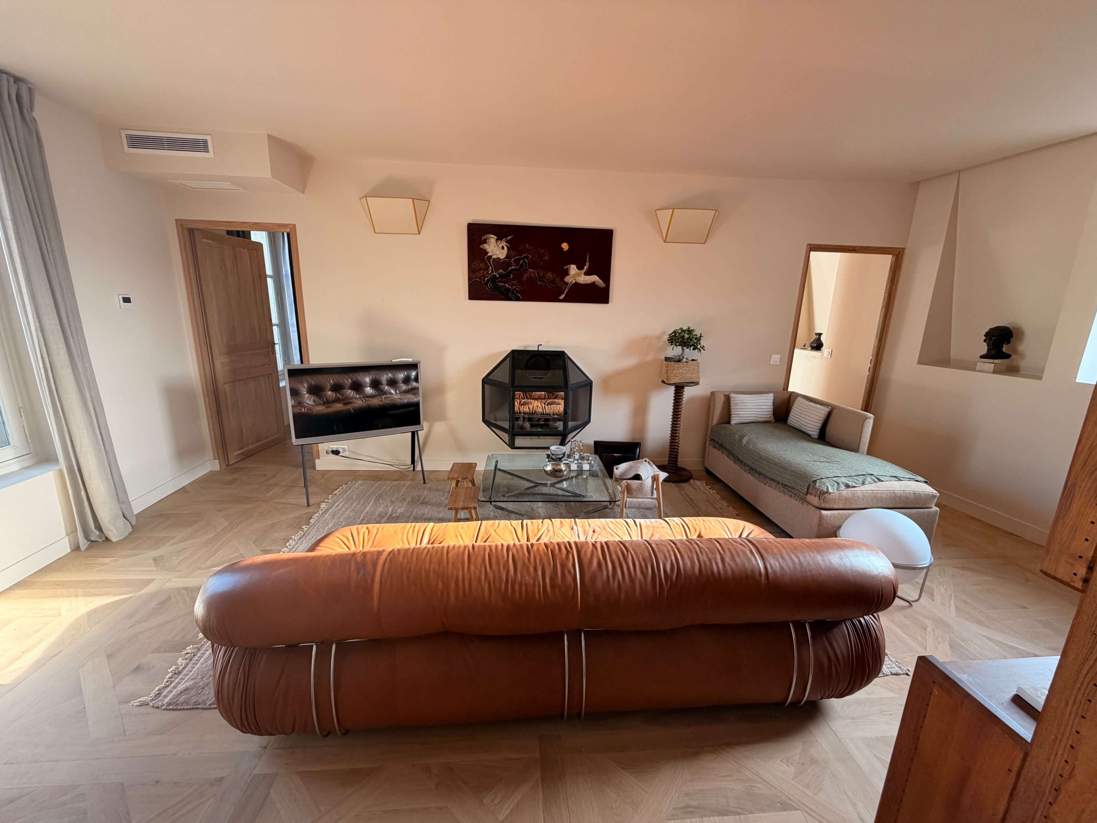 110m2 Design and spacious appartment full of light and mid century furnitures Image in Les Archives, Paris