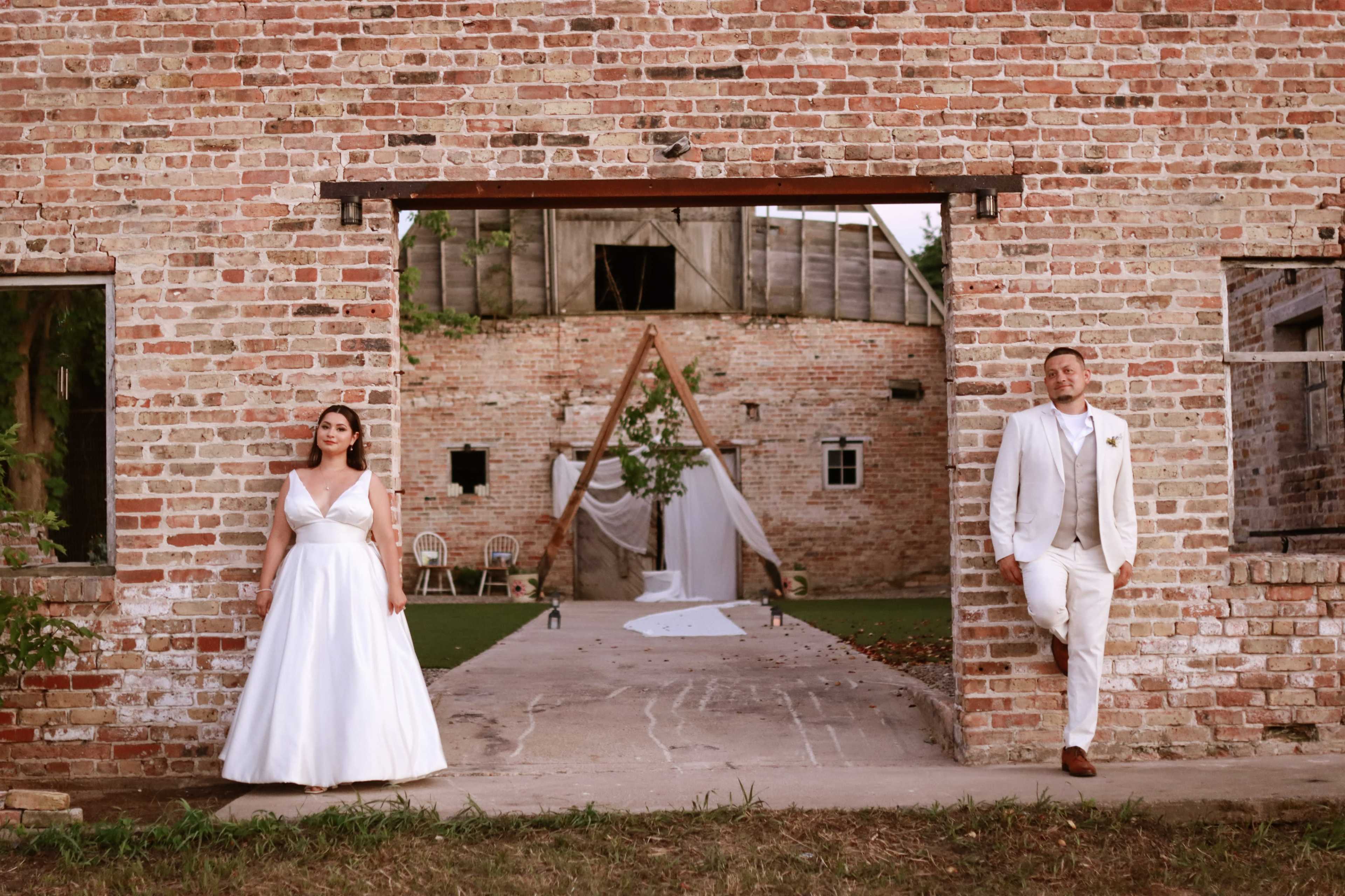 Rustic Outdoor Venue Image in Covert Township, Covert, MI