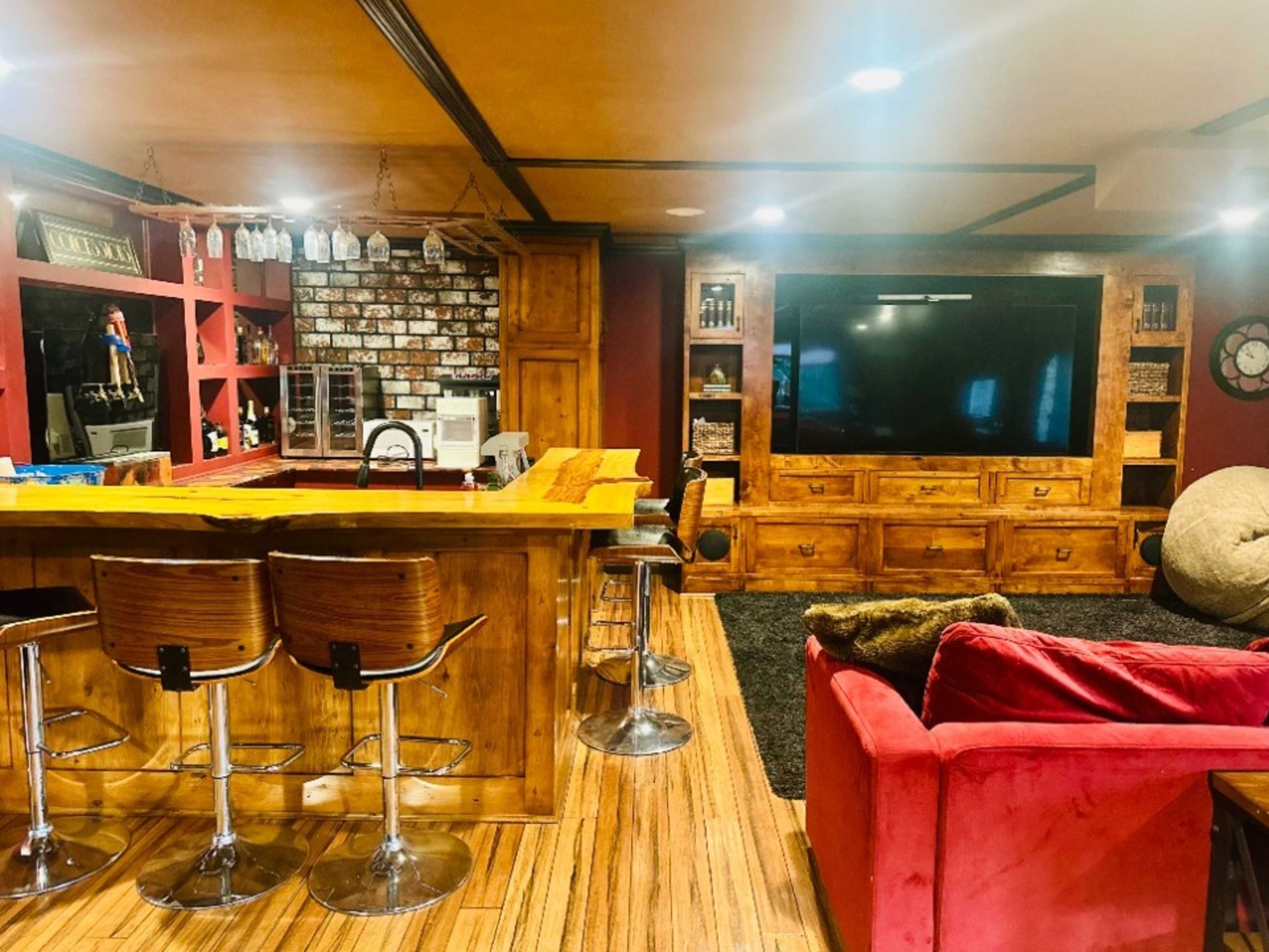 The Groom's Lounge