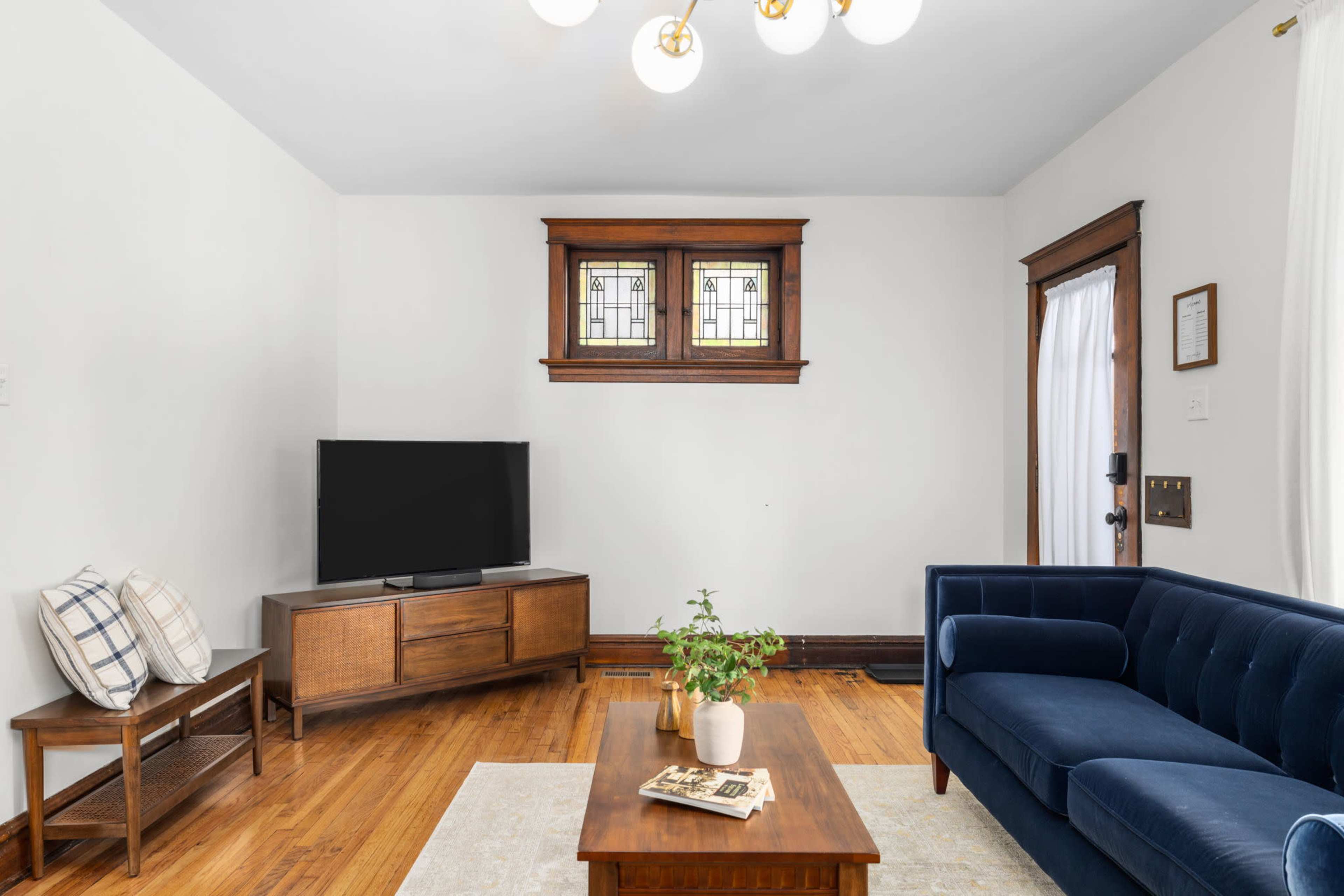 Light-Filled Vintage Apartment Image in McKinley Heights, St. Louis, MO