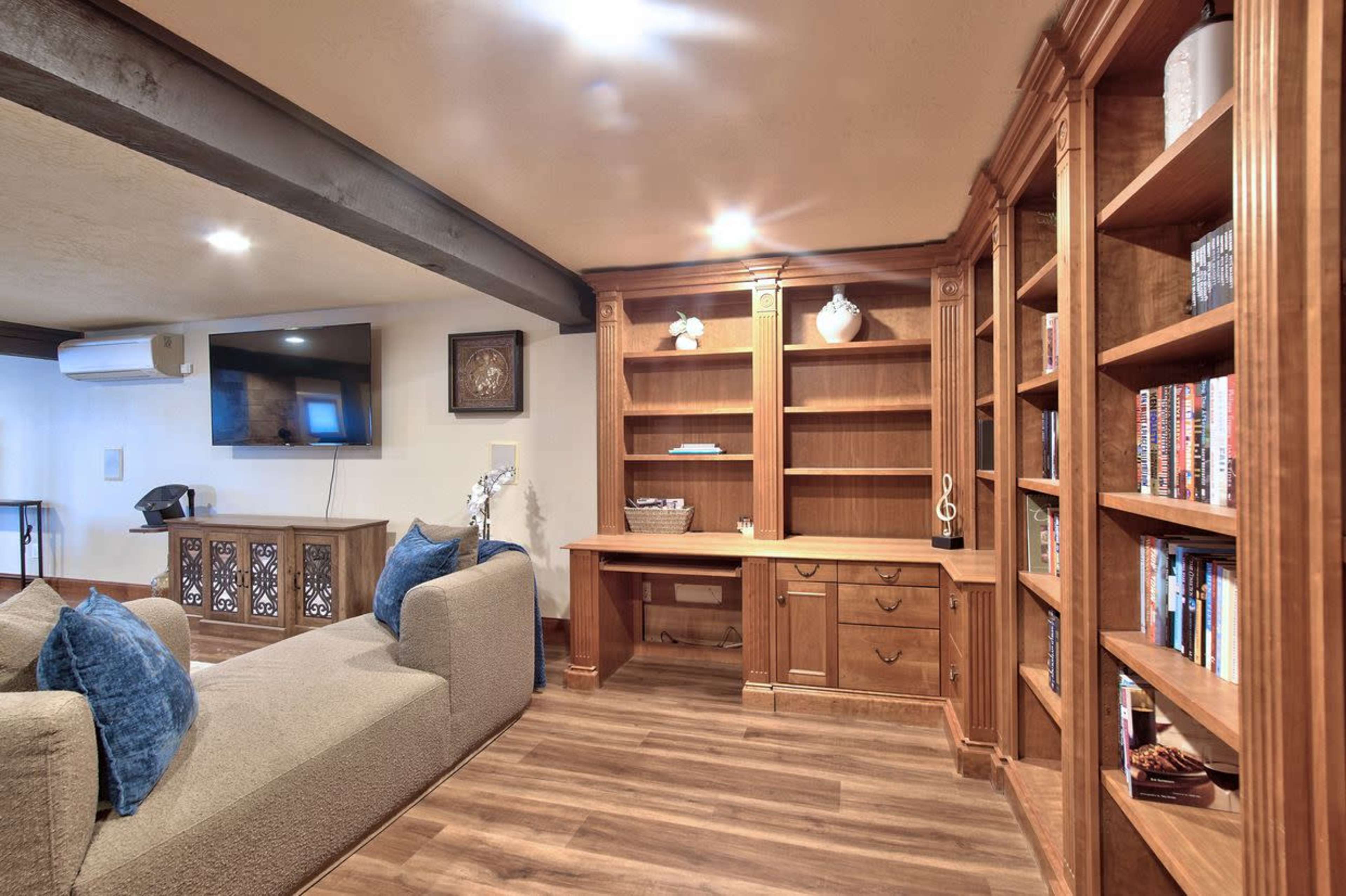 Vintage Terrace | Historic Charm for Gatherings, Retreats & Overnight Stays Image in Carlton, Carlton, OR