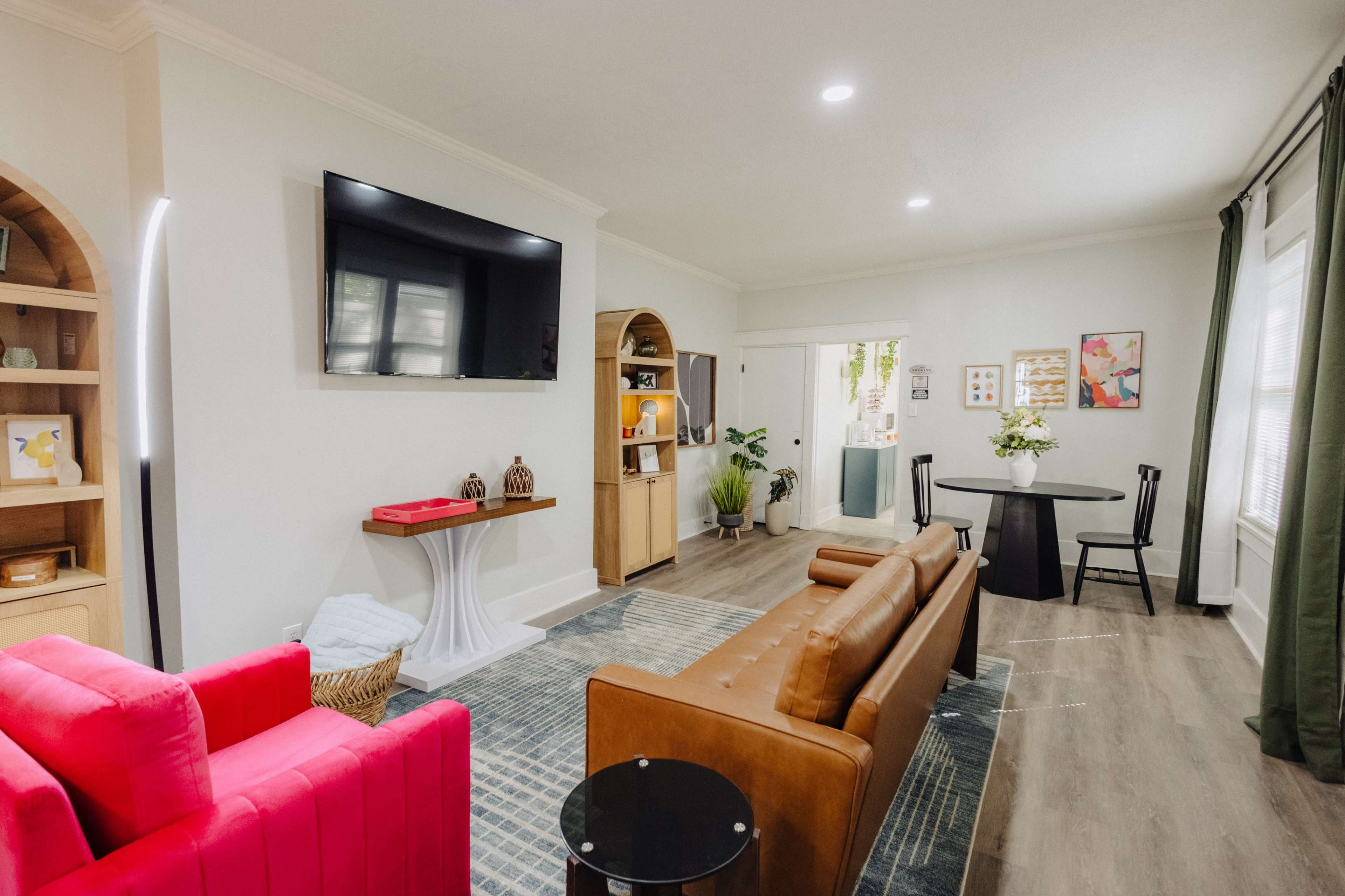 Centrally Located King Bed Midtown Memphis Liberty 2695 Image in East Memphis, Memphis, TN