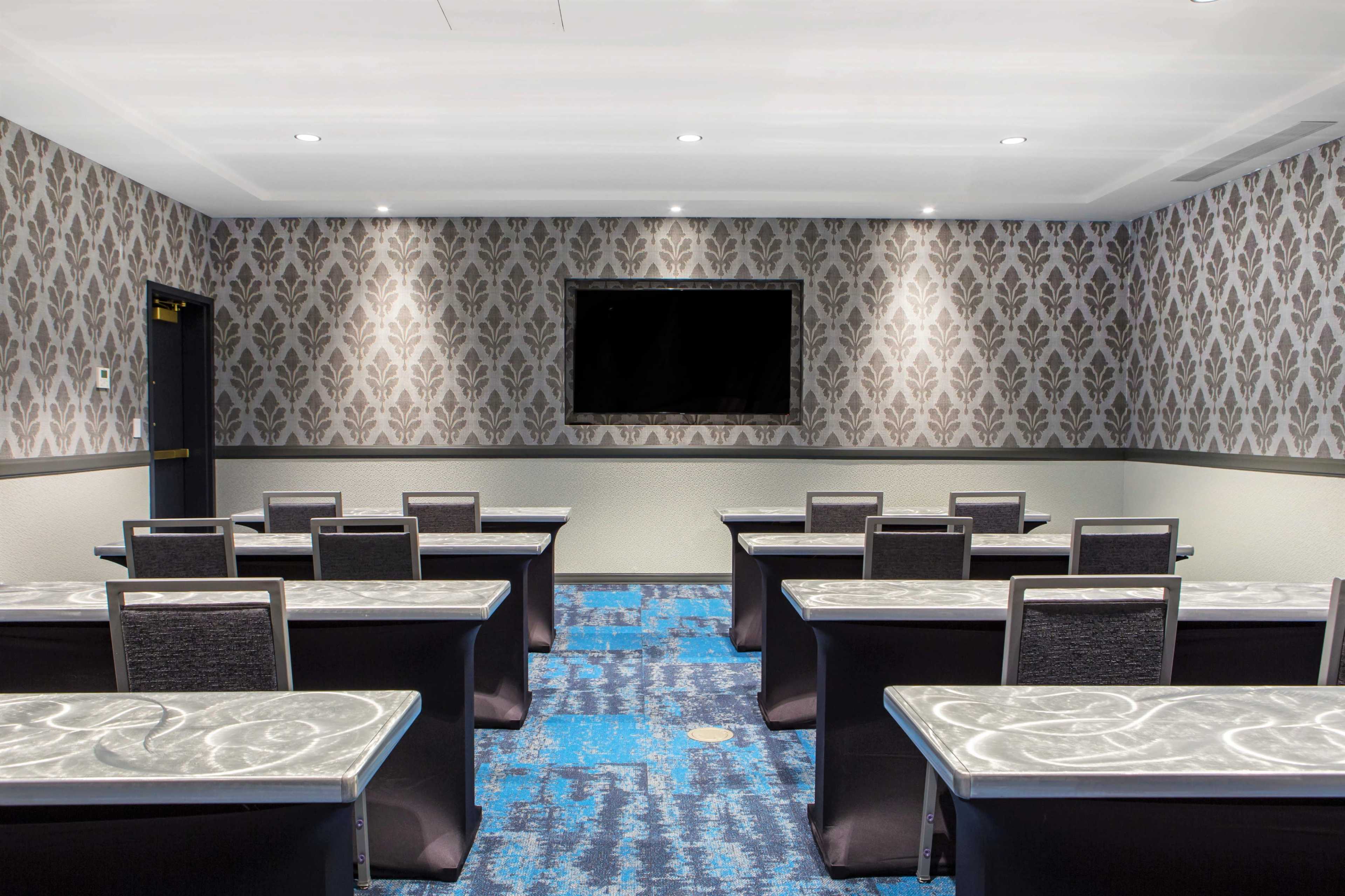 Lafayette Salon Image in Central Business District, New Orleans, LA